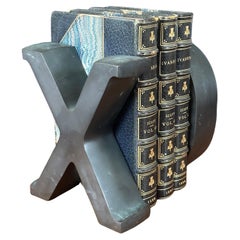 Paire de serre-livres en bronze "X O" dans le style de Curtis Jere