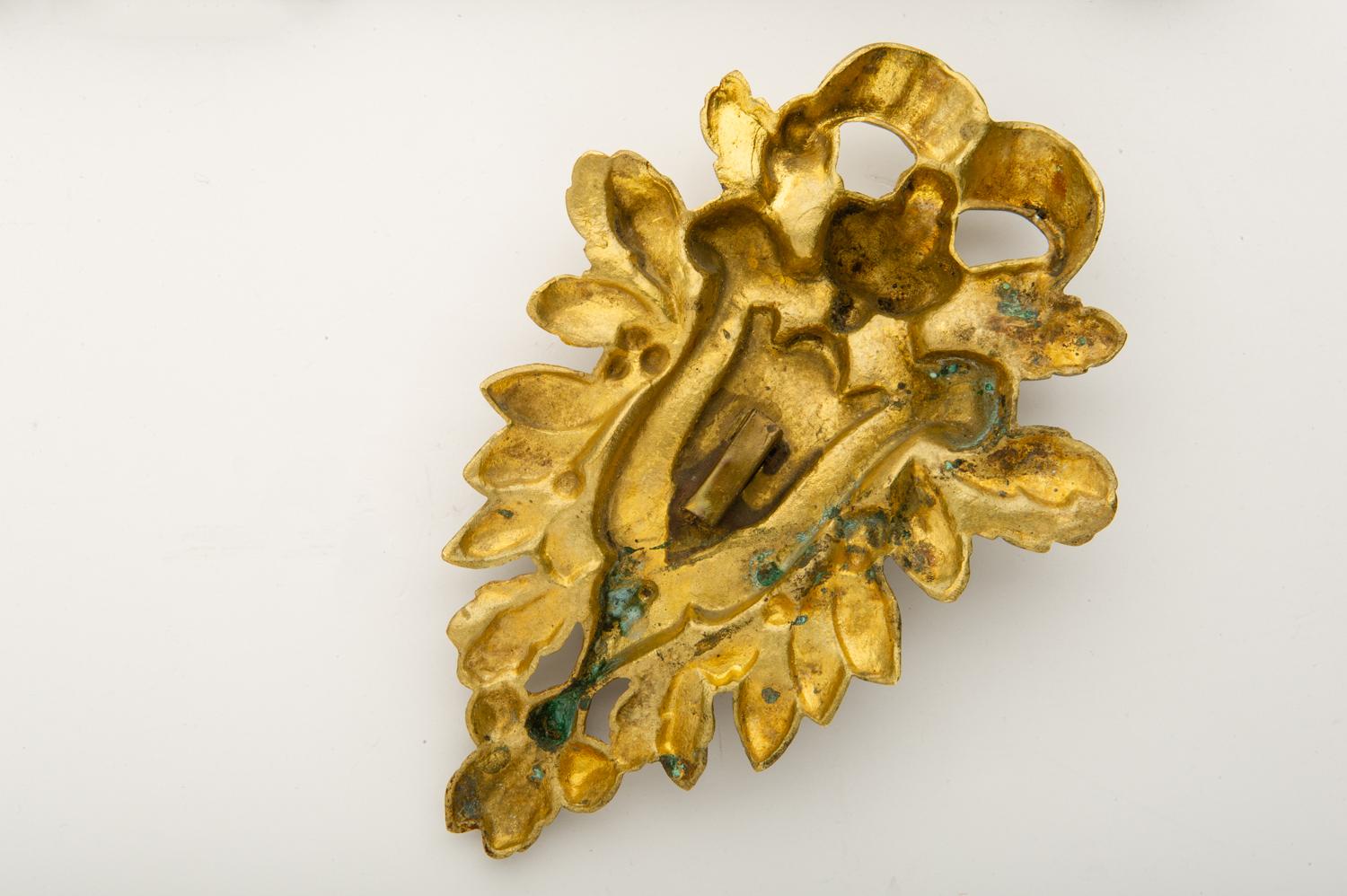 Fatto a macchina Coppia di fregi in bronzo per tende o cravatte in vendita