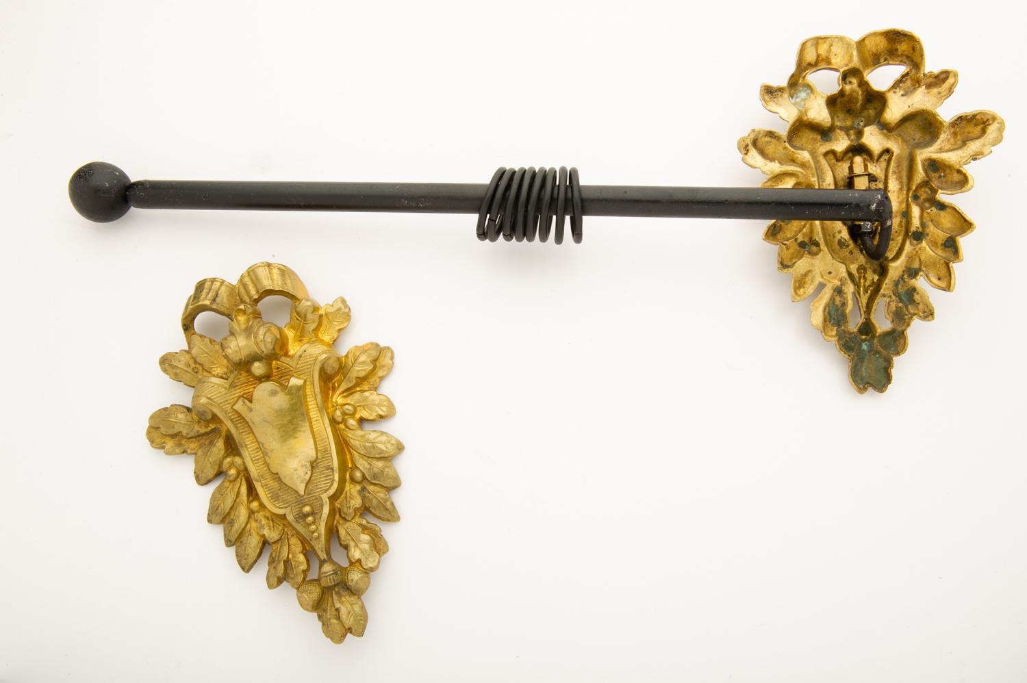 Paar Bronzesfriesen für Vorhänge oder Krawattenrücken im Zustand „Hervorragend“ im Angebot in Alessandria, Piemonte