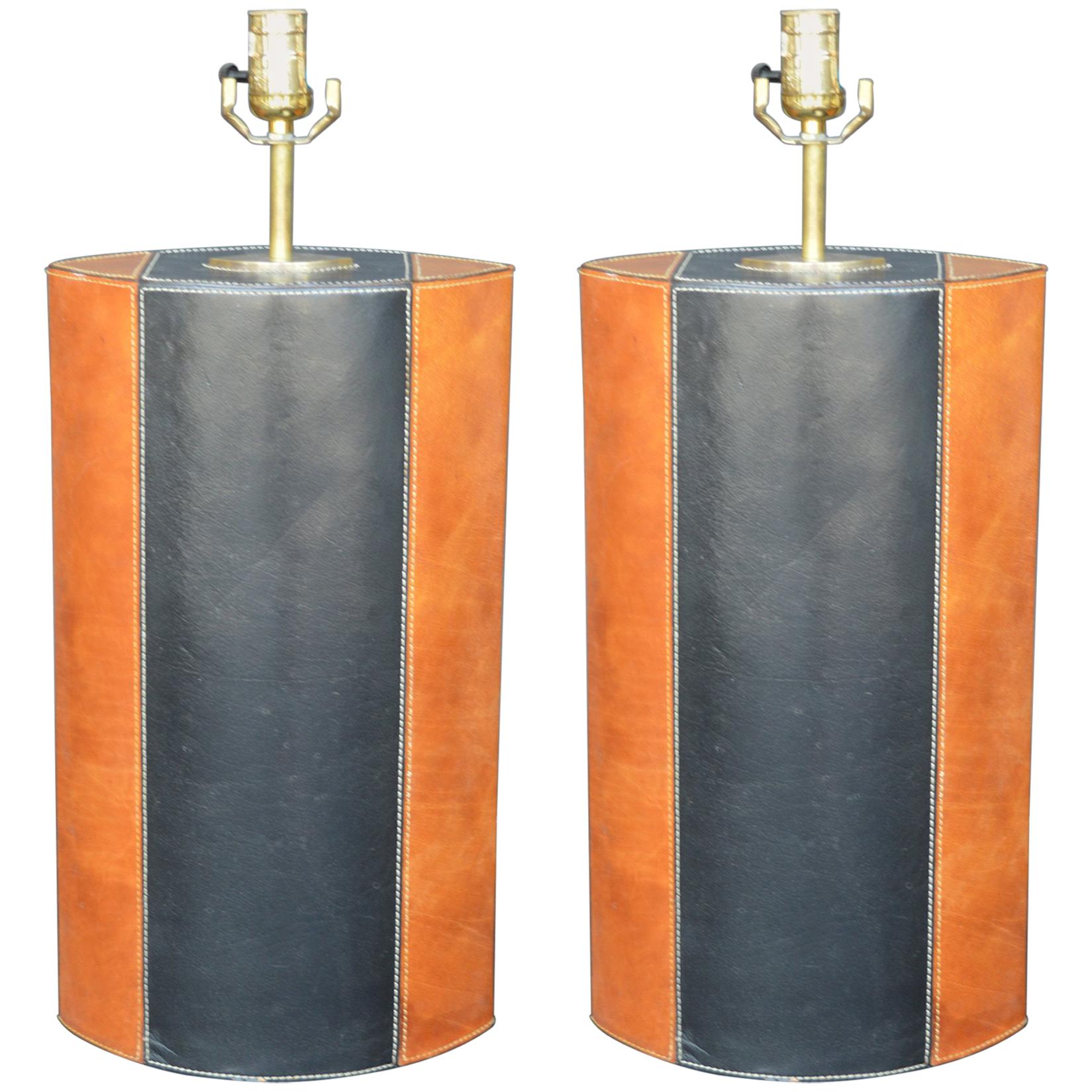 This is a pair of Italian 1980s-1990s brown and black leather lamps in mint working condition. The measurement with the shade is H 23