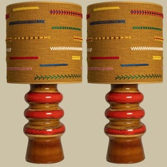 Paire de lampes de table en céramique brune et rouge avec abat-jour personnalisé par René Houben