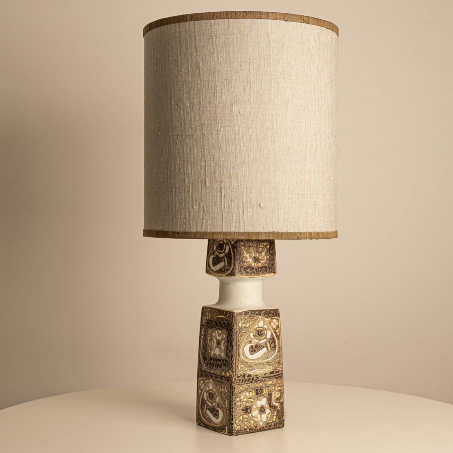Pareja de lámparas de pie de cerámica marrón beige, pantalla de R. Houben Otro en venta