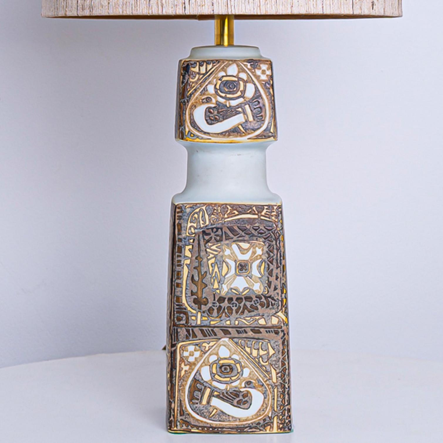 Ceramica Coppia di lampade da tavolo in ceramica marrone beige, paralume di R. Houben in vendita