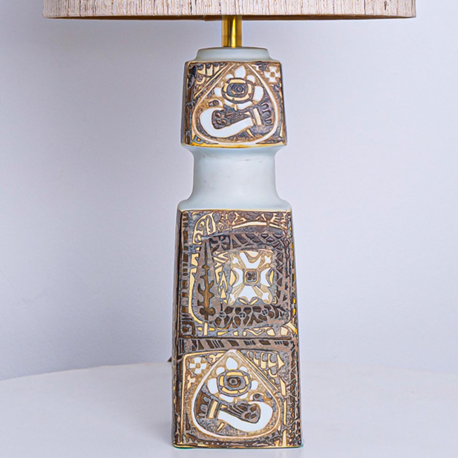 Céramique Paire de lampadaires en céramique brun-beige, abat-jour de R. Houben en vente