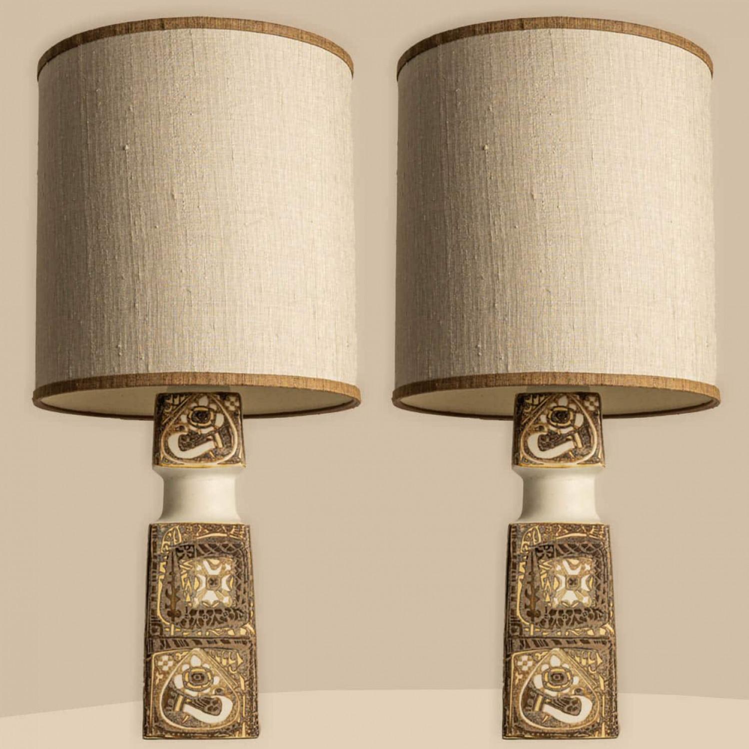 Pareja de lámparas de pie de cerámica marrón beige, pantalla de R. Houben en venta 1