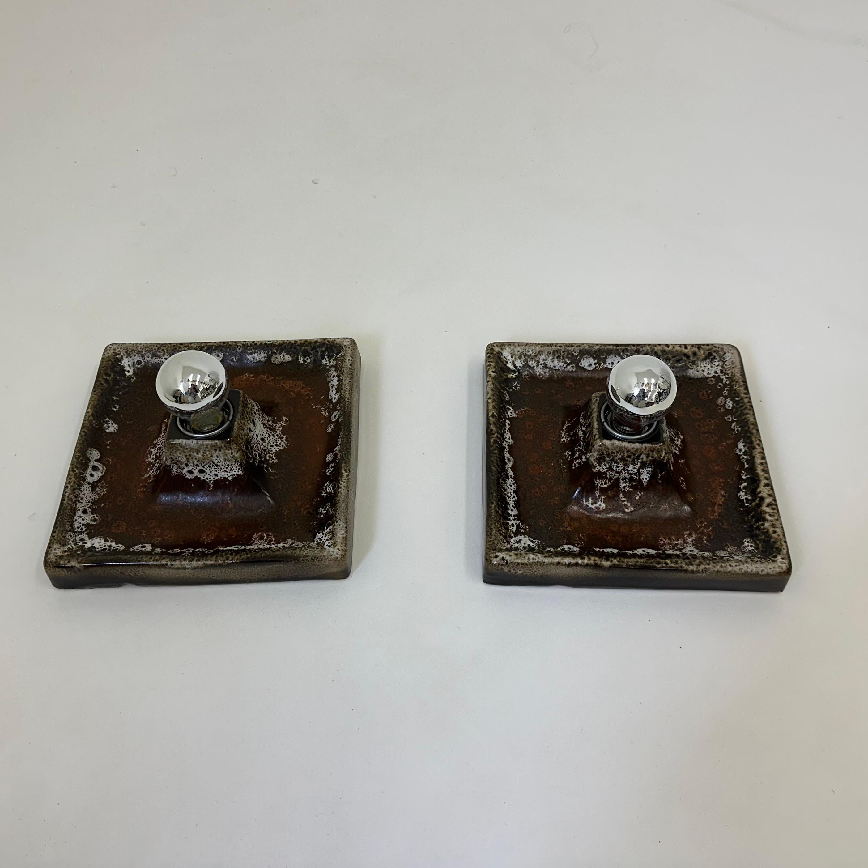 Pareja de apliques de cerámica marrón , años 70 Cerámico en venta