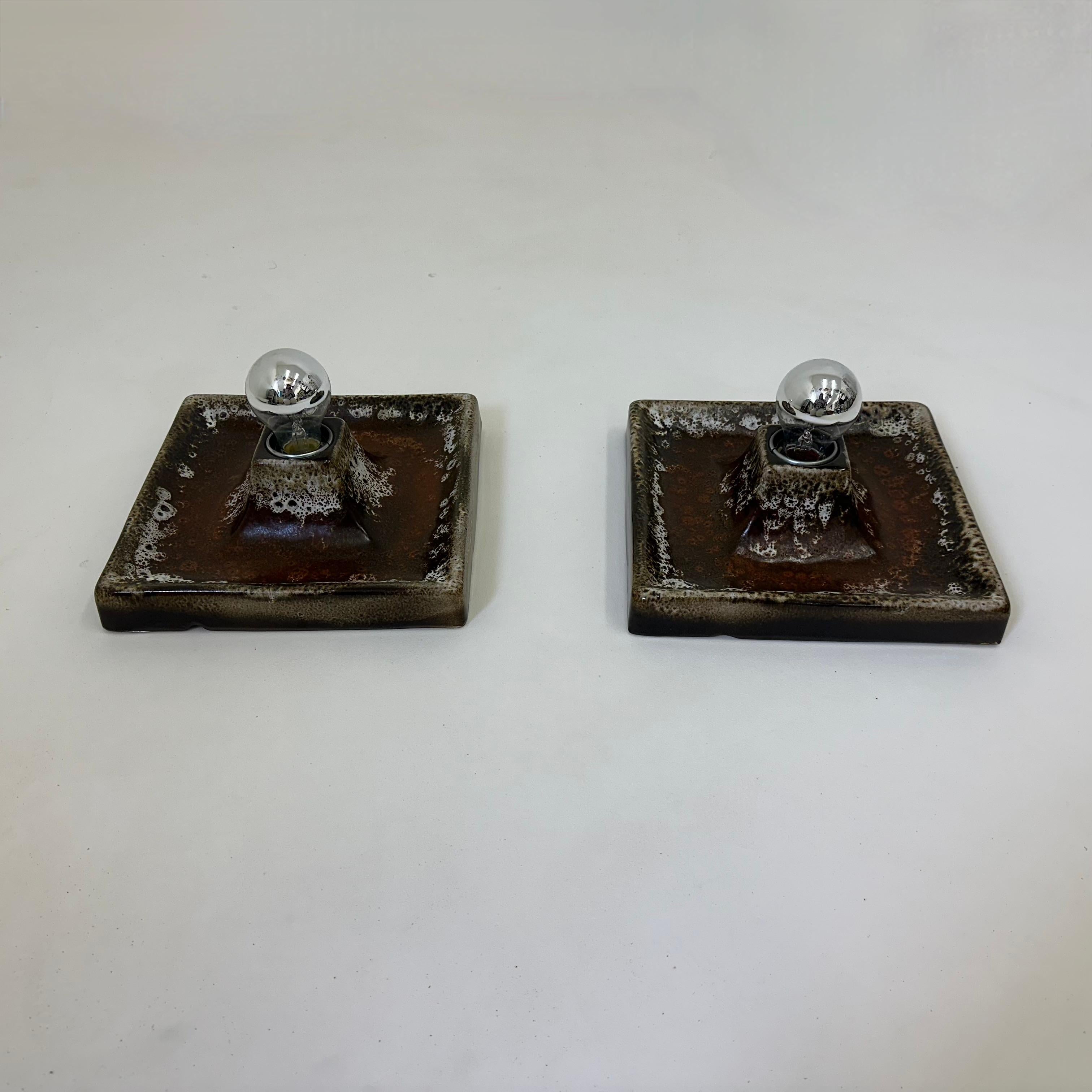 Pareja de apliques de cerámica marrón , años 70 en venta 1