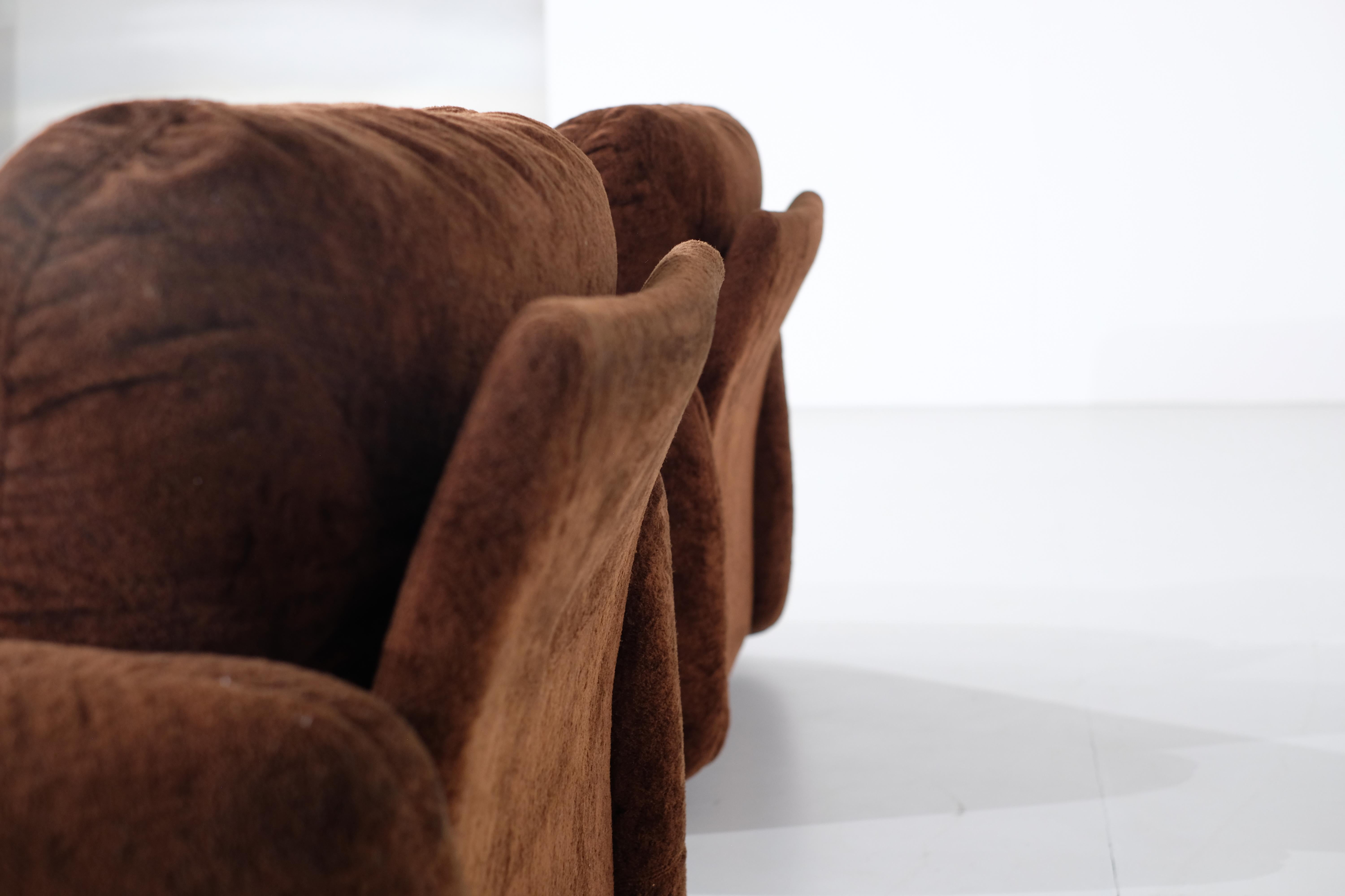 Pair of brown fabric armchairs, Italy - 1970s For Sale 5