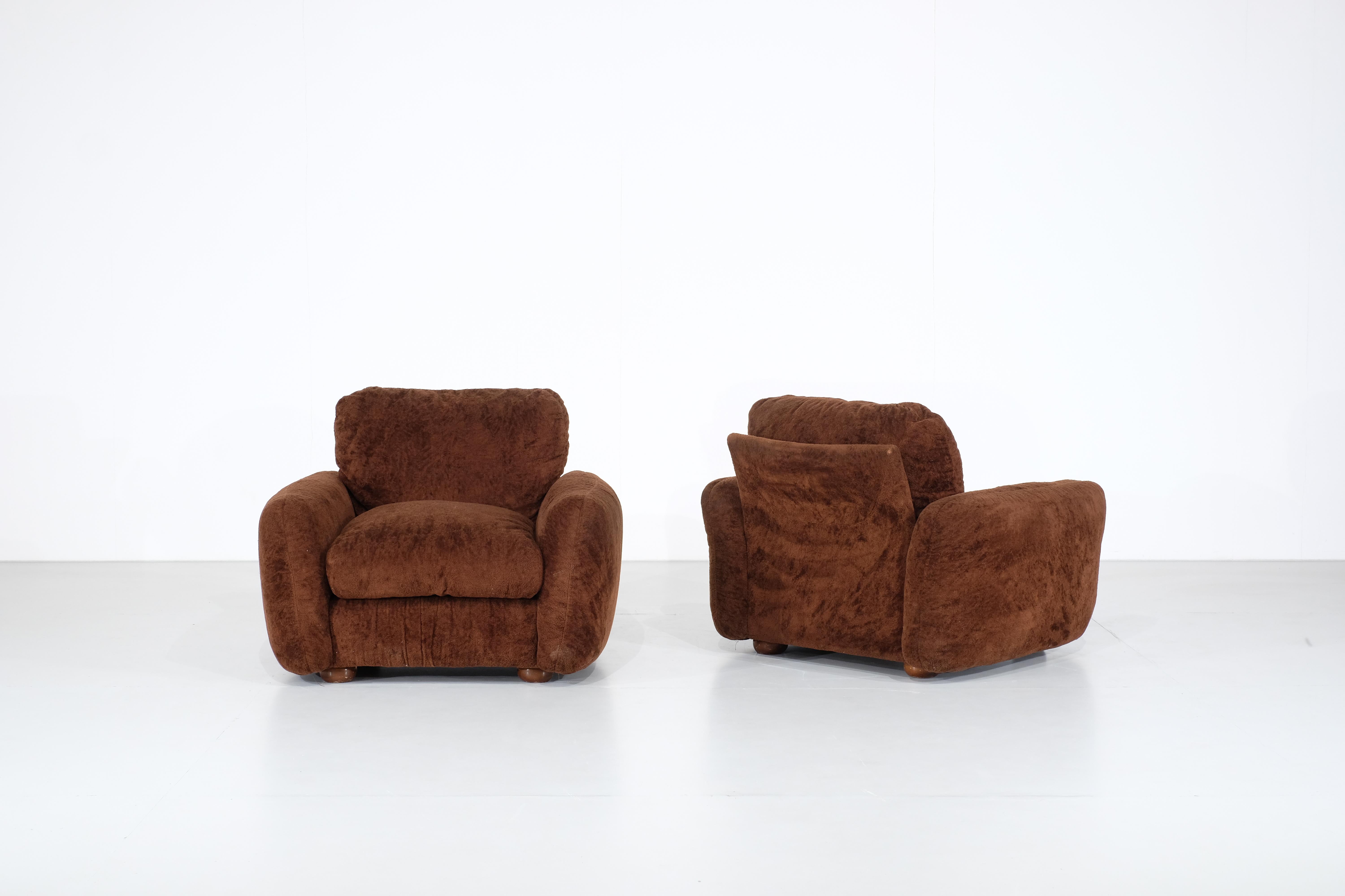 Pair of brown fabric armchairs, Italy - 1970s In Good Condition For Sale In Uccle, Bruxelles