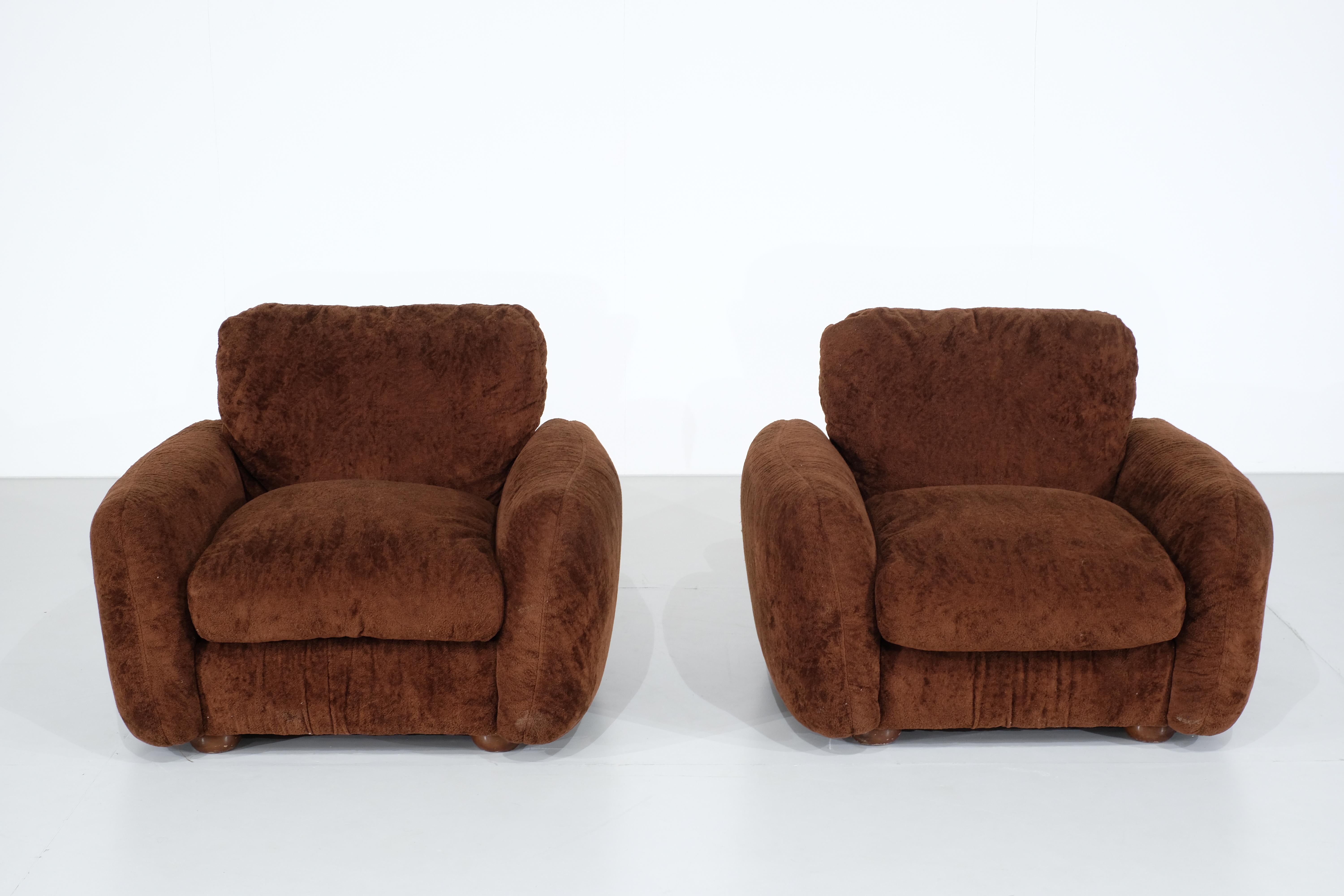 Pair of brown fabric armchairs, Italy - 1970s For Sale 2