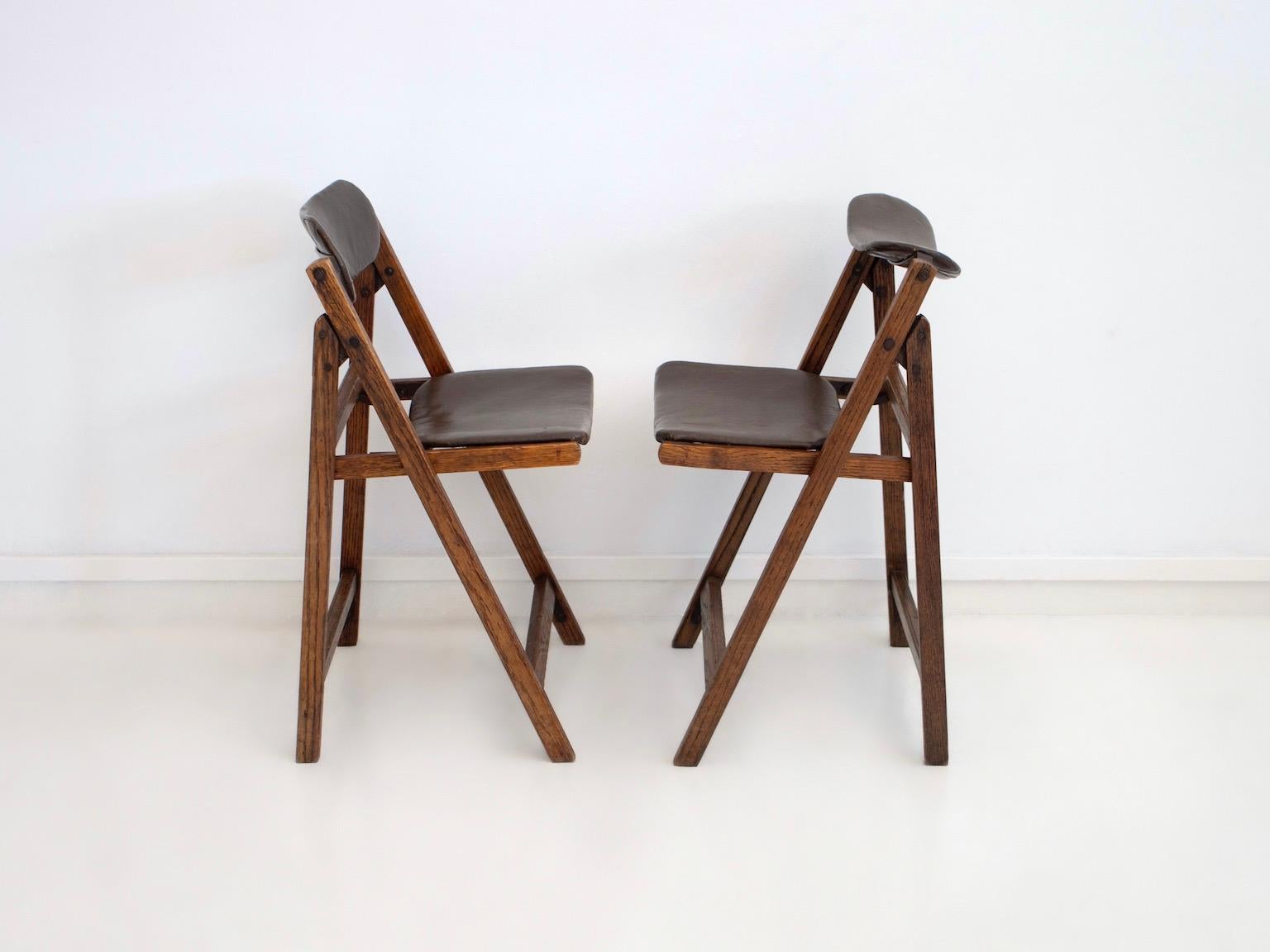 20th Century Pair of Brown Folding Chairs with Oak Frame