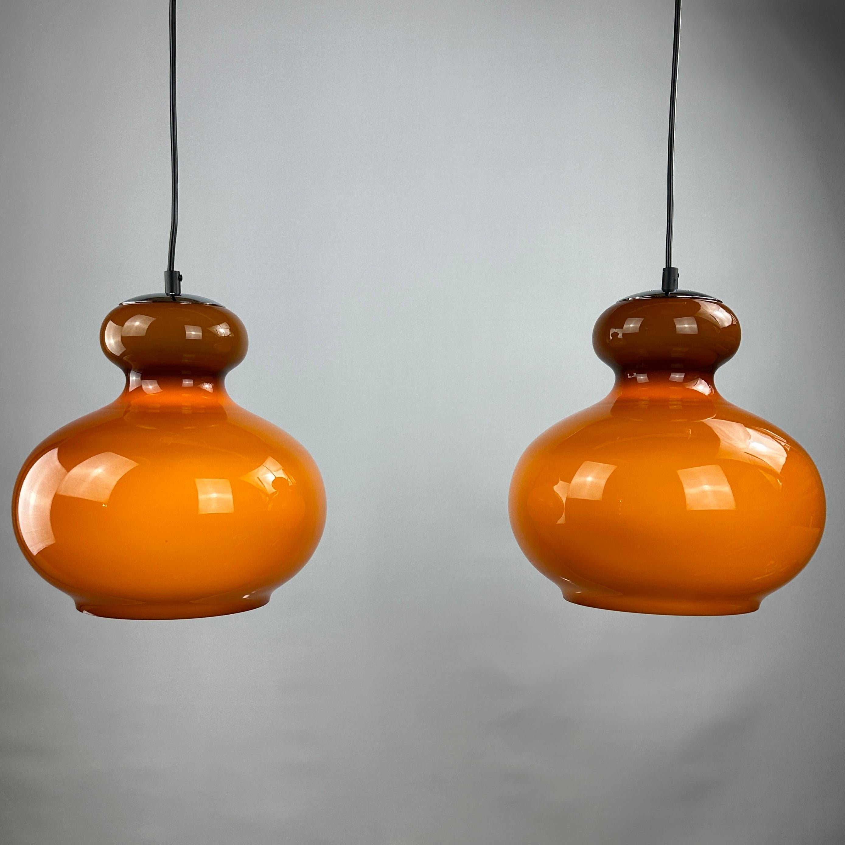 Mid-Century Modern Pair of brown glass pendant light by Peill and Putzler 1960 For Sale