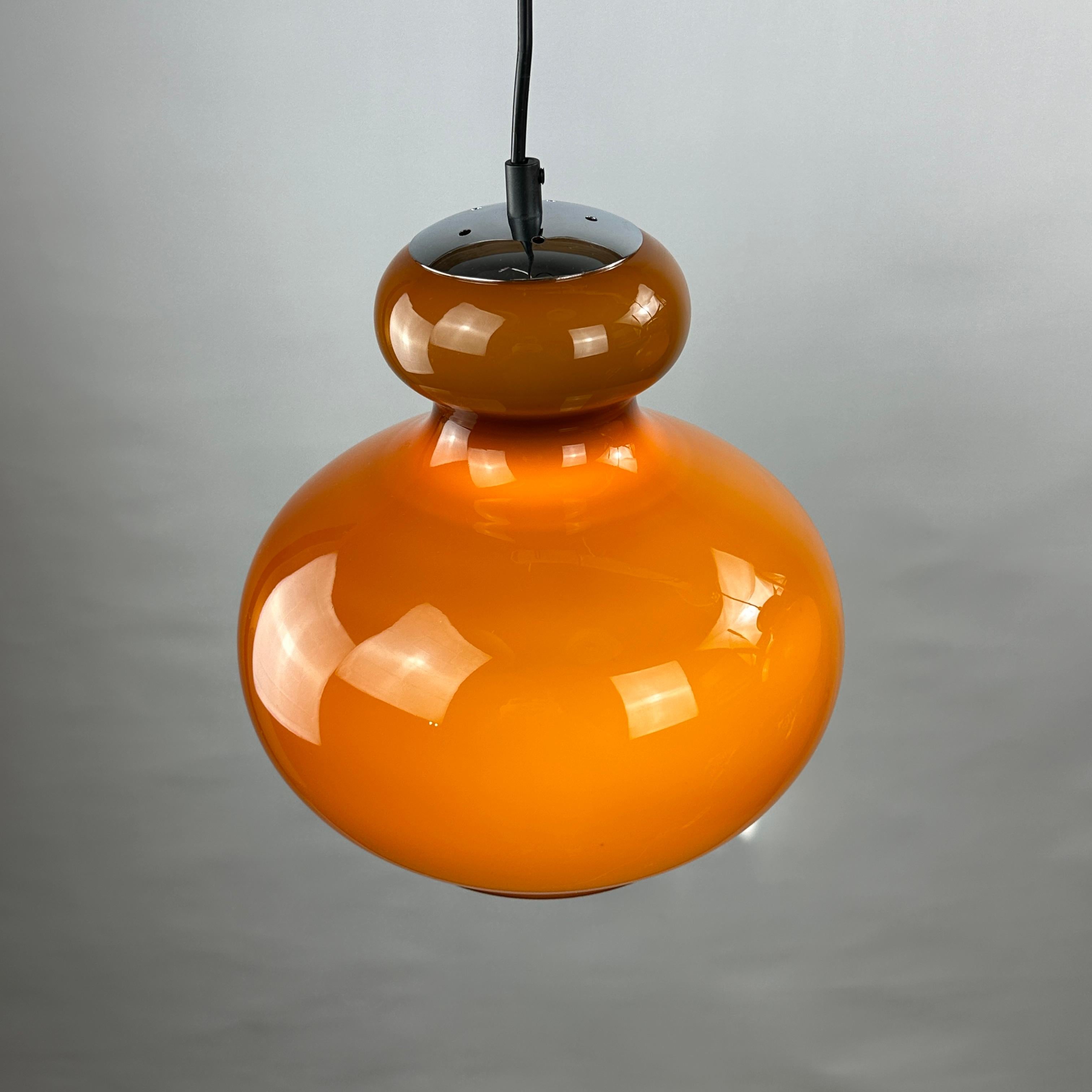 Pair of brown glass pendant light by Peill and Putzler 1960 In Excellent Condition For Sale In TERHEIJDEN, NB