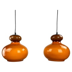 Paire de lampes suspendues en verre Brown par Peill & Putzler 1960