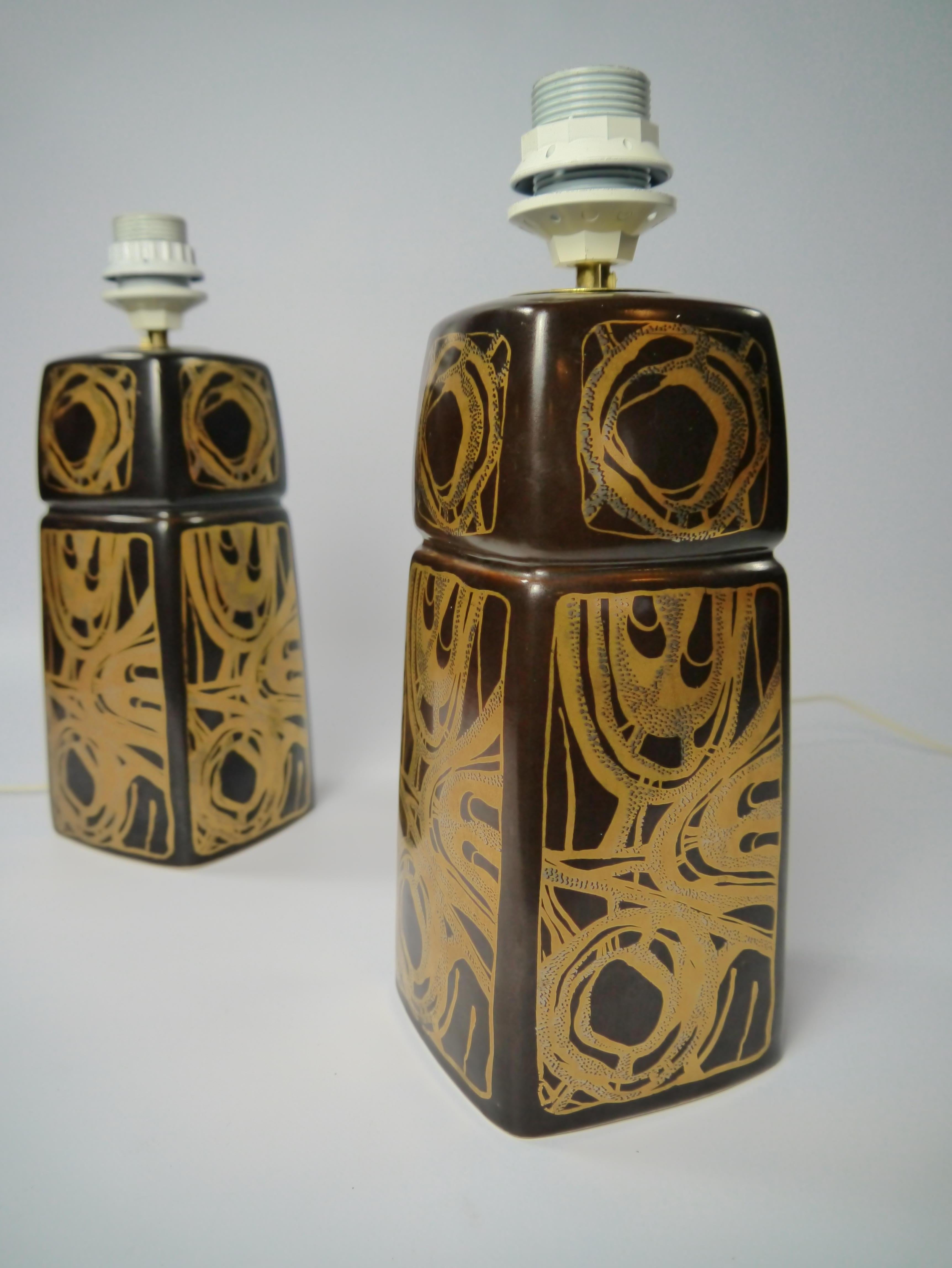 Pair of glazed ceramic lamps by Søholm Stentøj, Denmark, 1960s. Deep dark mocha brown color and striking golden organic pattern.