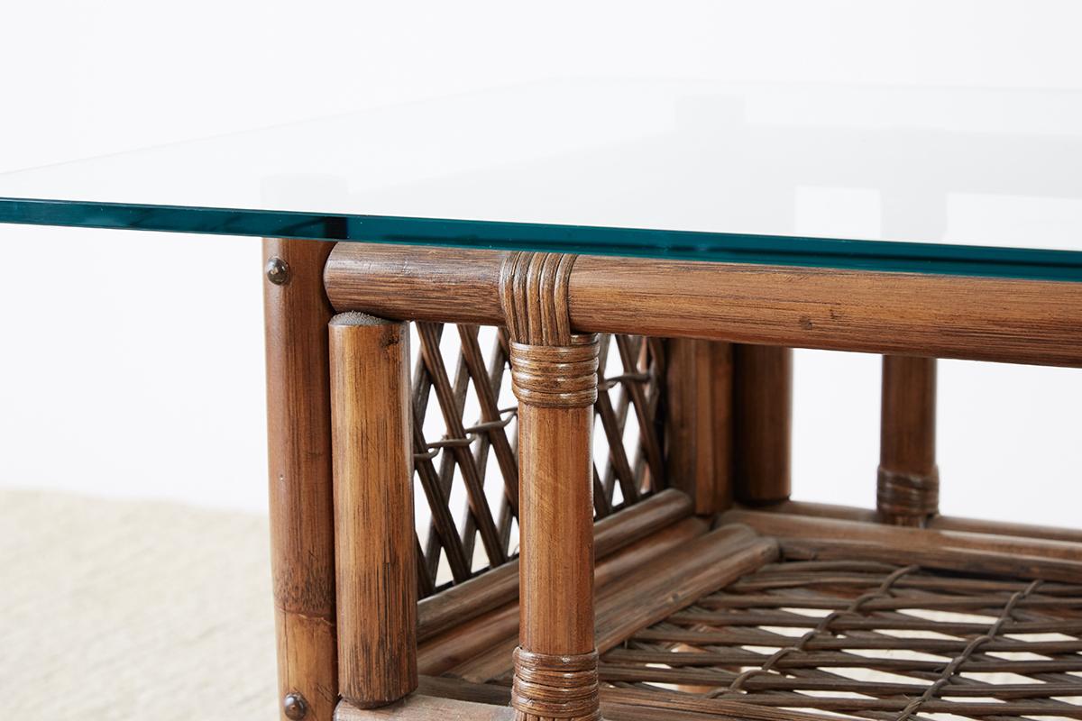 Coppia di tavolini in rattan di bambù in stile Brown Jordan in vendita 2