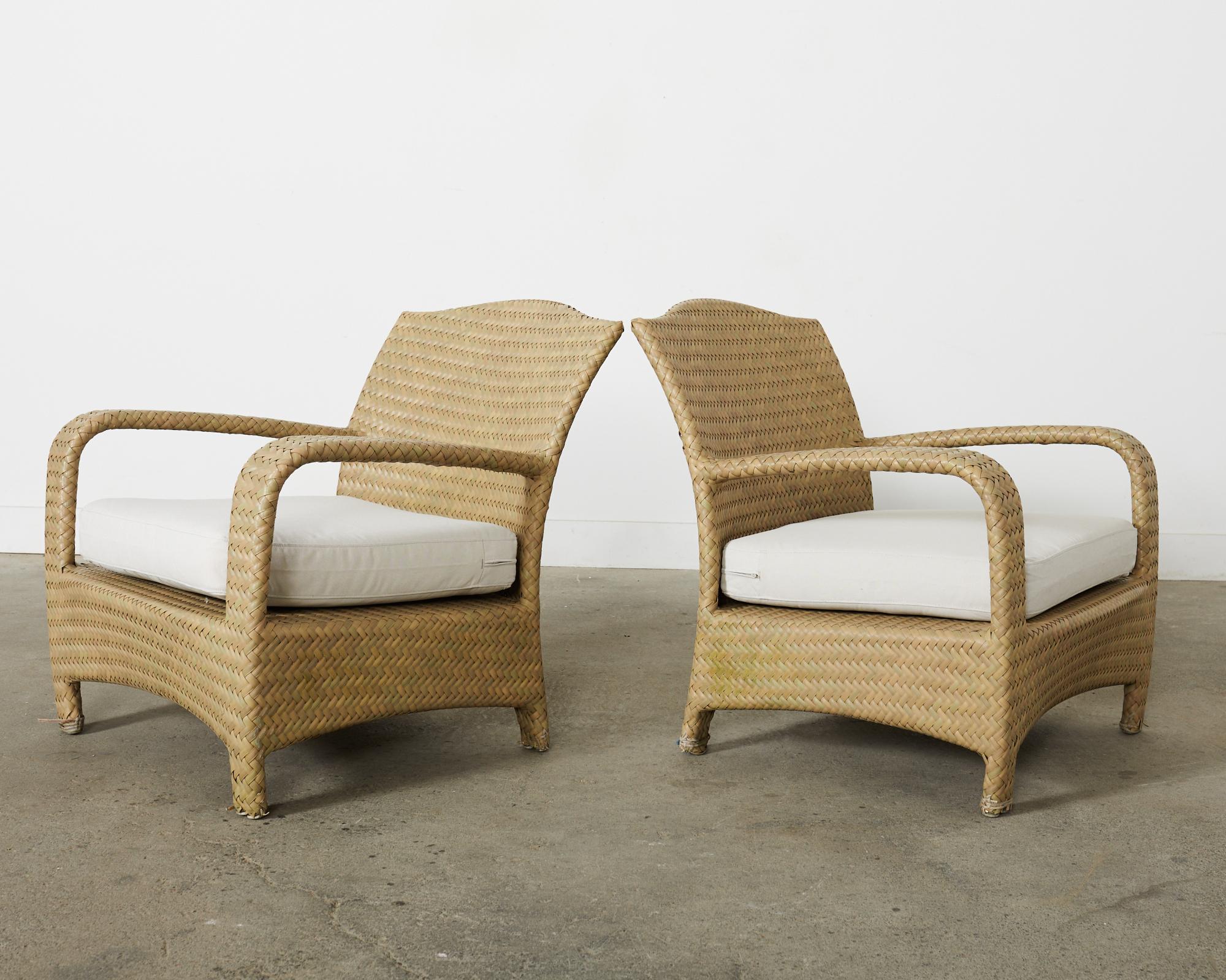 Paar Brown Jordan Geflecht Havanna Lounge Stühle und Ottomane (Moderne) im Angebot