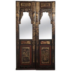 Pareja de puertas lacadas en marrón con decoración china roja y dorada, Siglo XIX