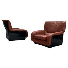 Pareja de sillones de cuero marrón y fibra de vidrio, Italia, años 70