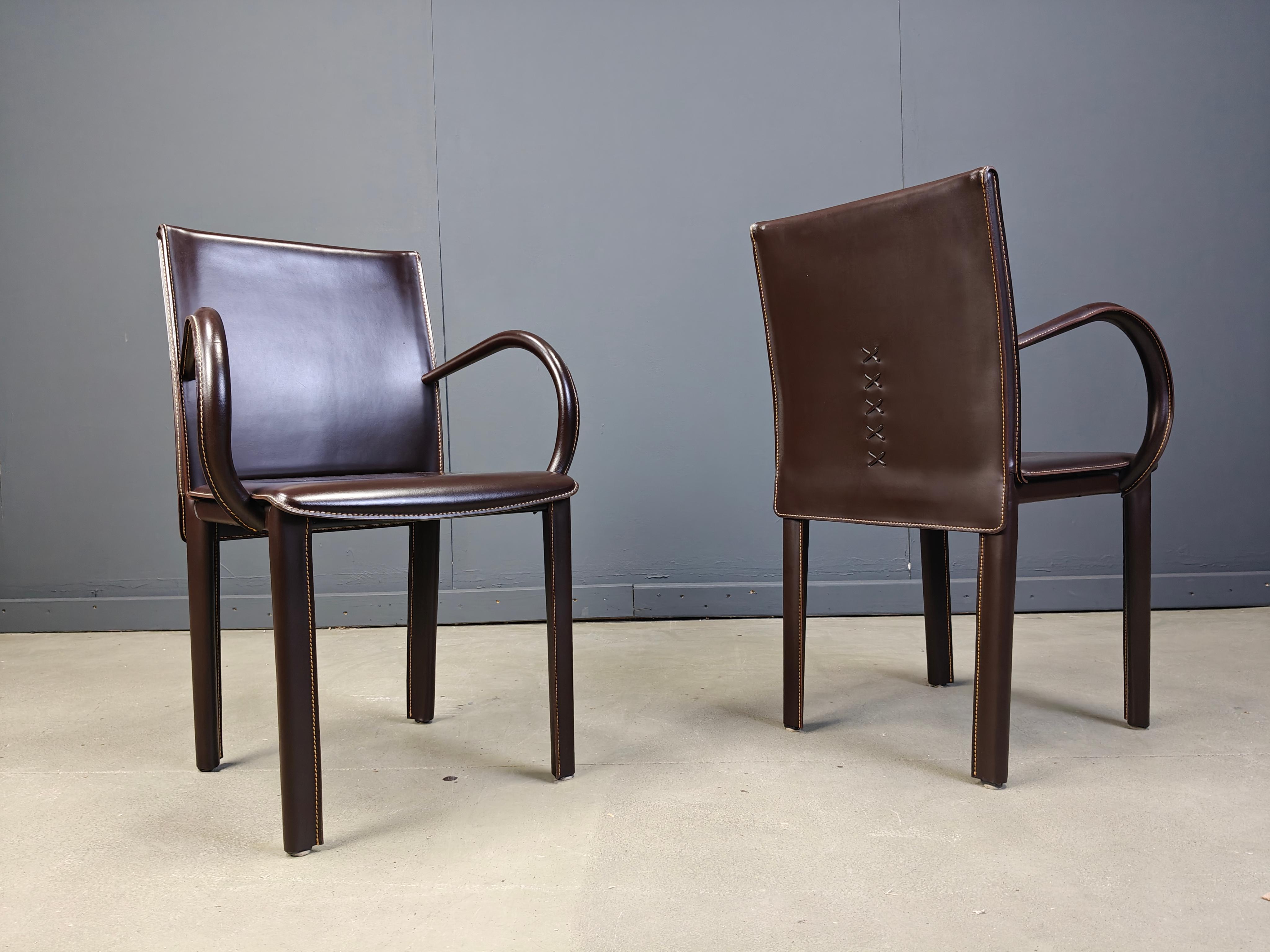 Paar braune ledersessel von Arper italy, 1980er (Moderne) im Angebot