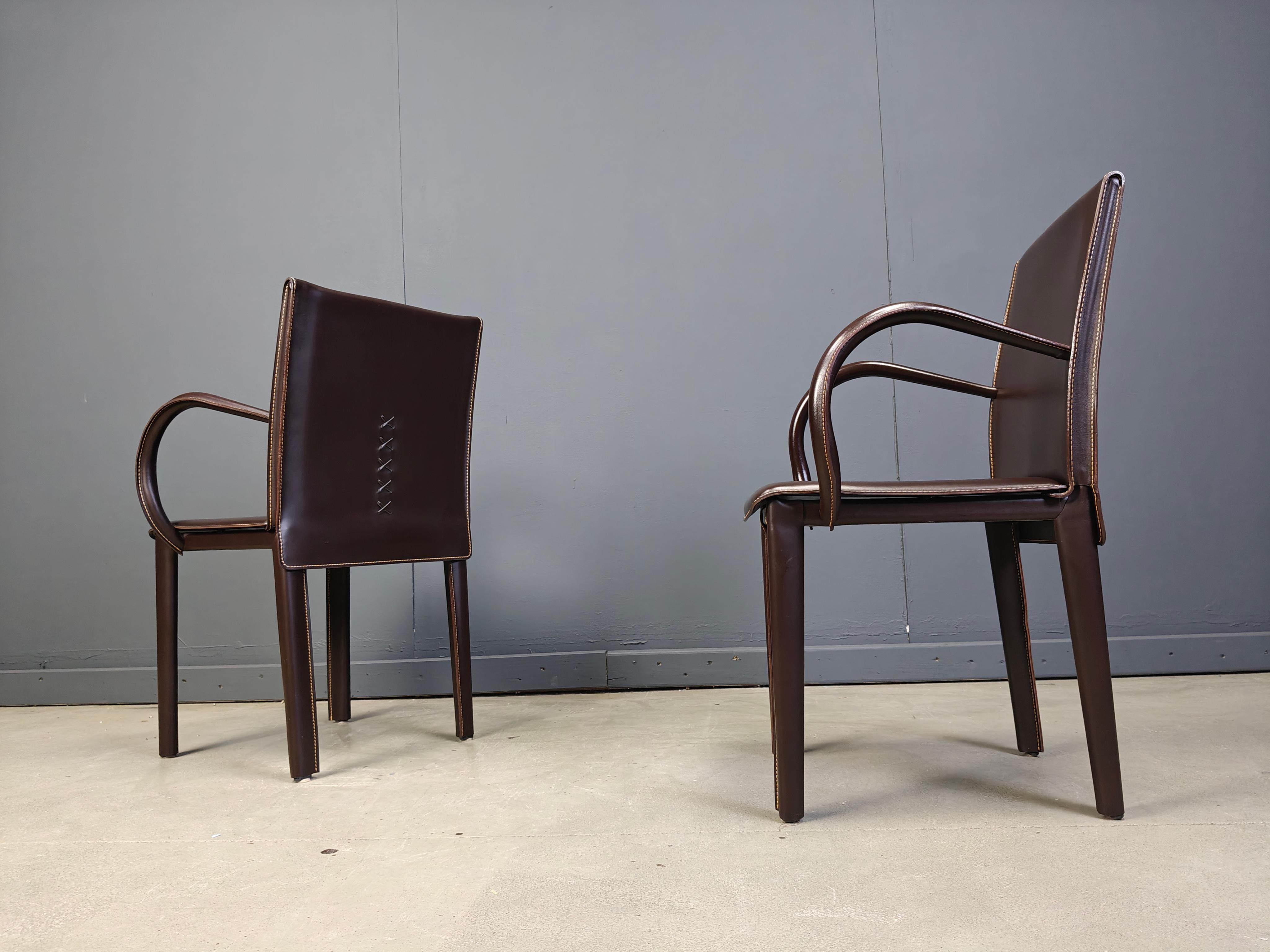 Paar braune ledersessel von Arper italy, 1980er im Zustand „Gut“ im Angebot in Leuven, Vlaams Gewest