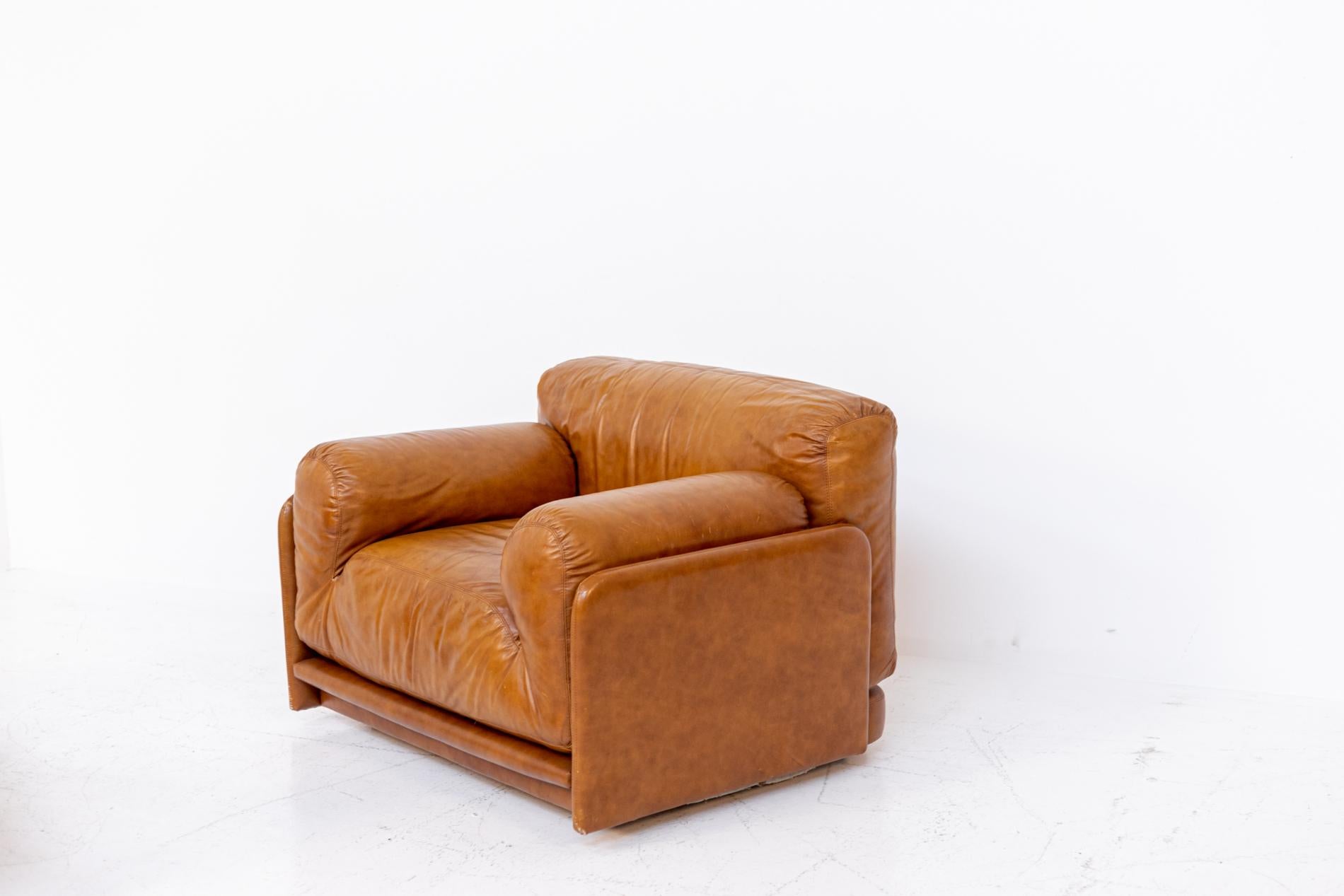 Pair of Brown Leather Armchairs by Saporiti Italia In Good Condition In Milano, IT