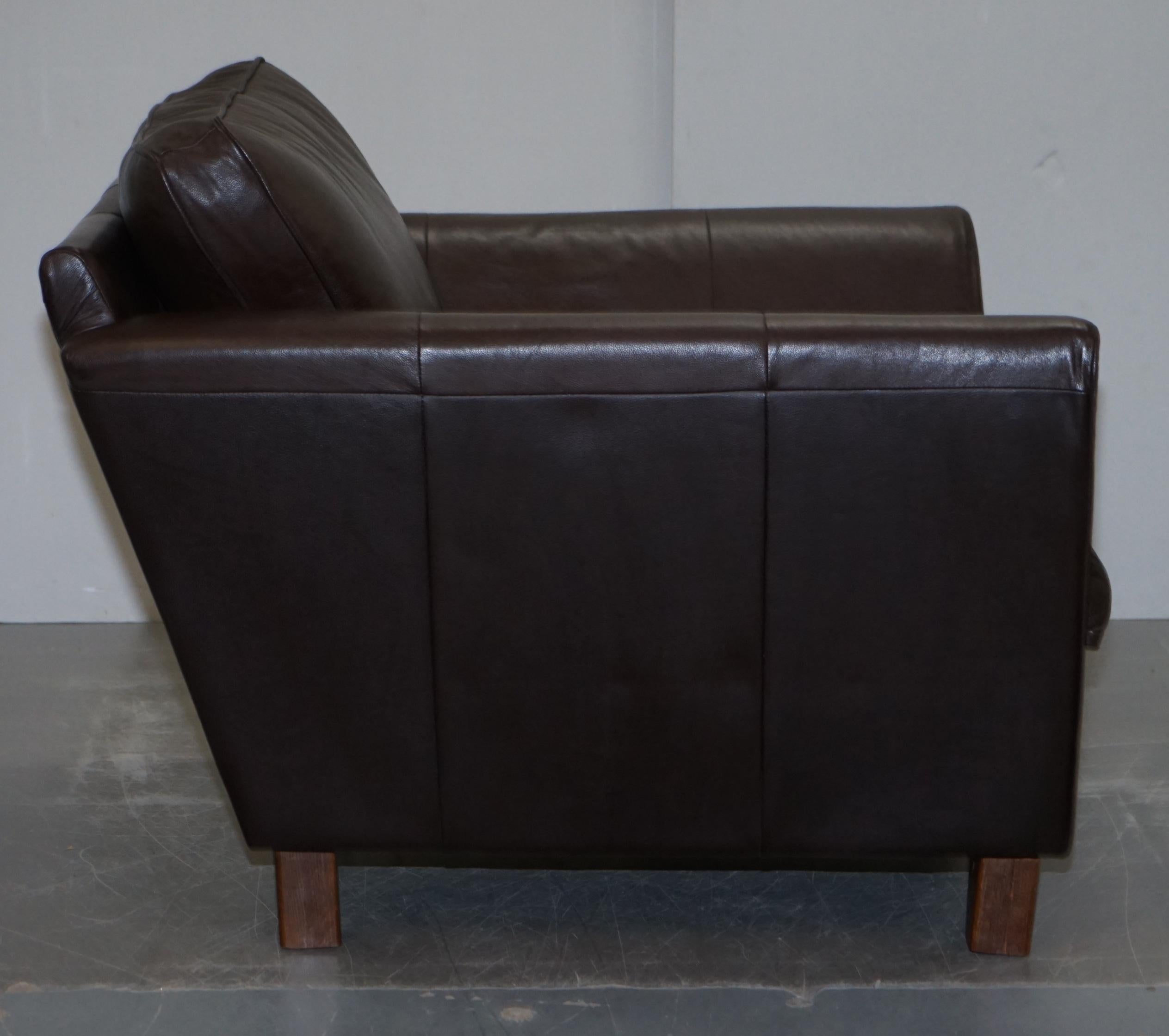 Pair of Brown Leather Armchairs Contemporary Club Armchairs Elegant Lines 14