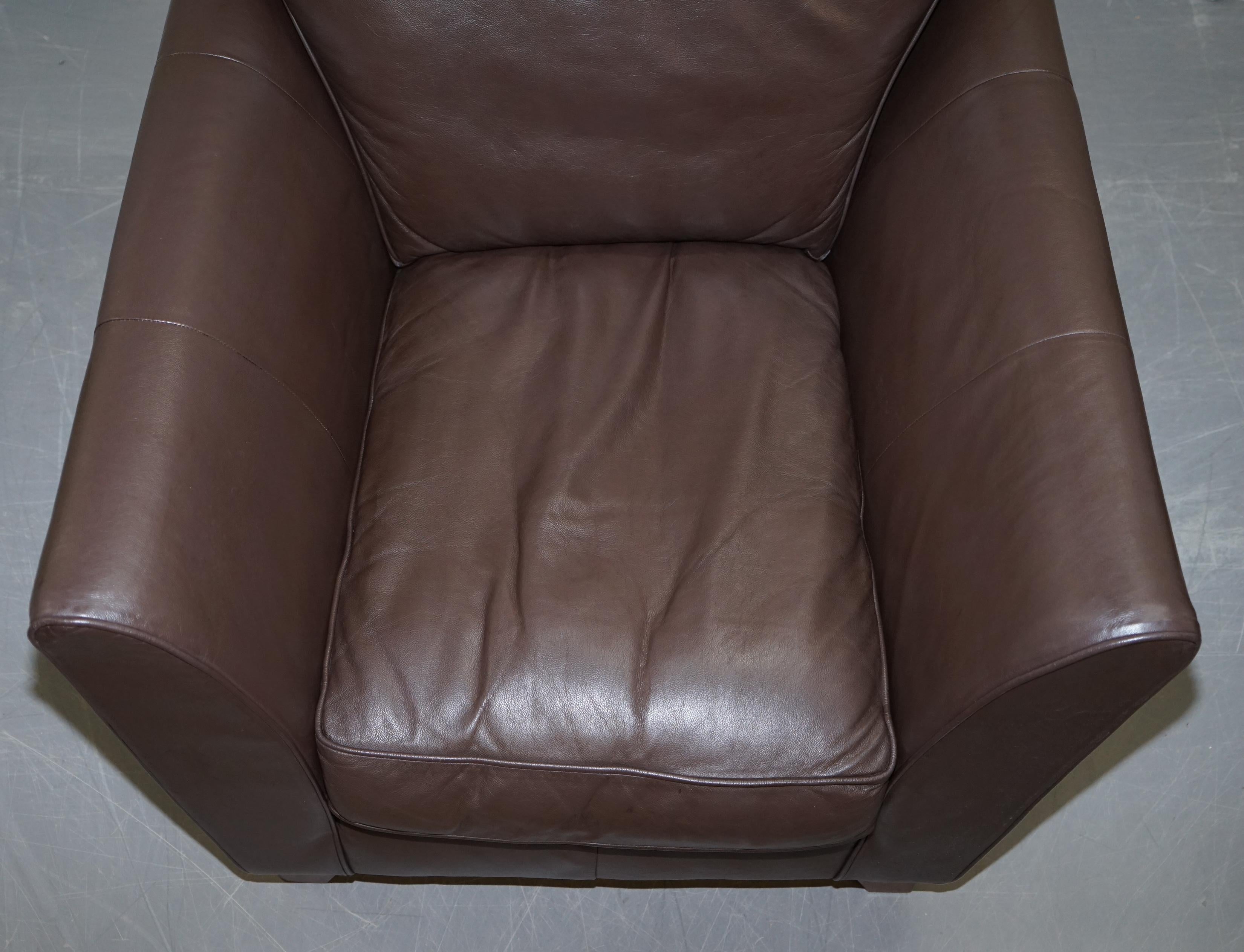 20th Century Pair of Brown Leather Armchairs Contemporary Club Armchairs Elegant Lines