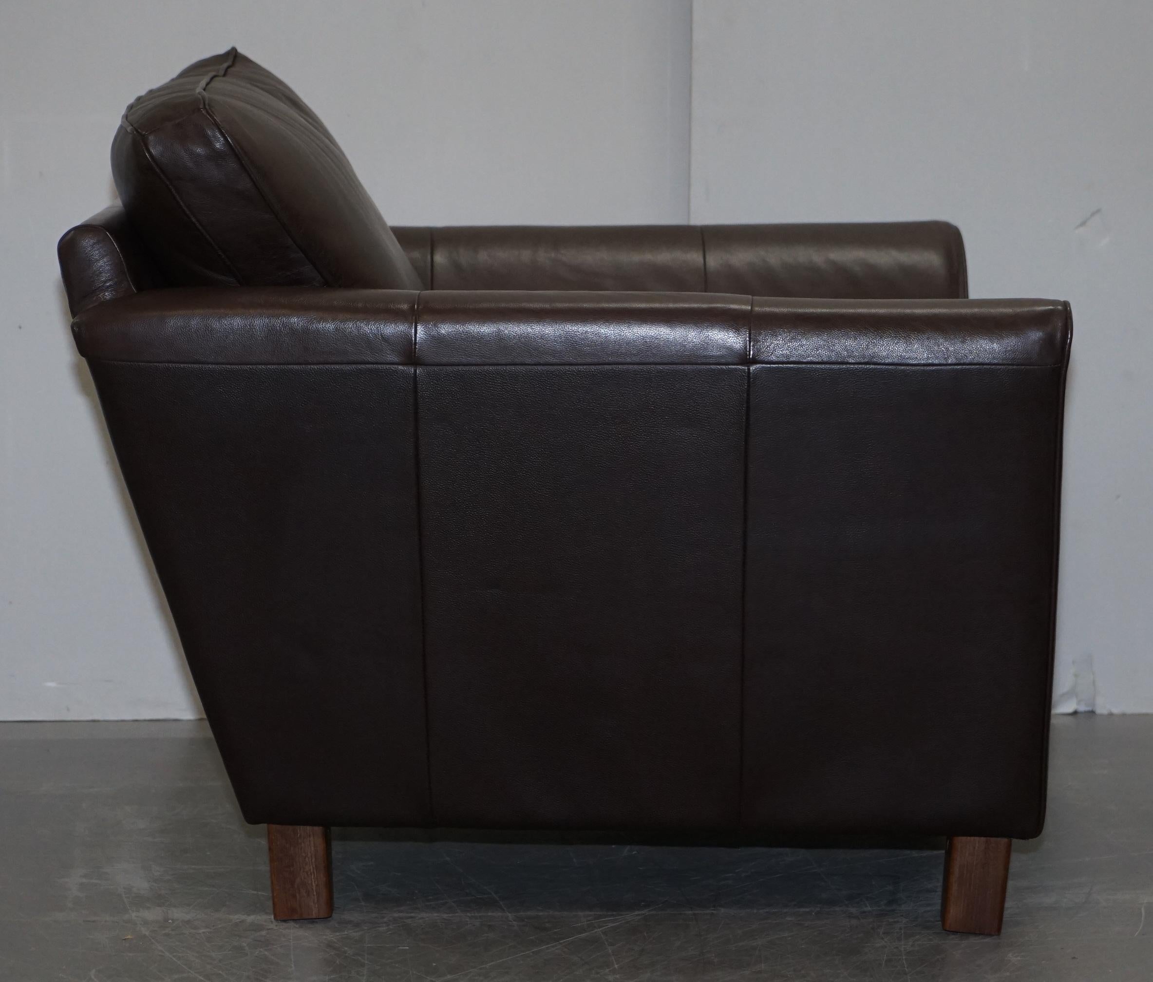 Pair of Brown Leather Armchairs Contemporary Club Armchairs Elegant Lines 3