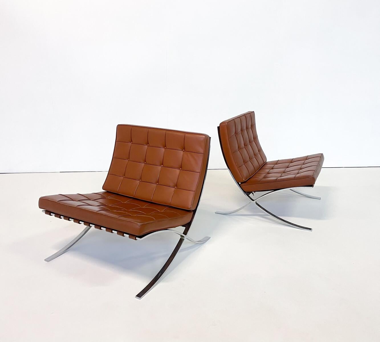 Cuir Paire de chaises Barcelona en cuir brun par Mies Van Der Rohe pour Knoll en vente