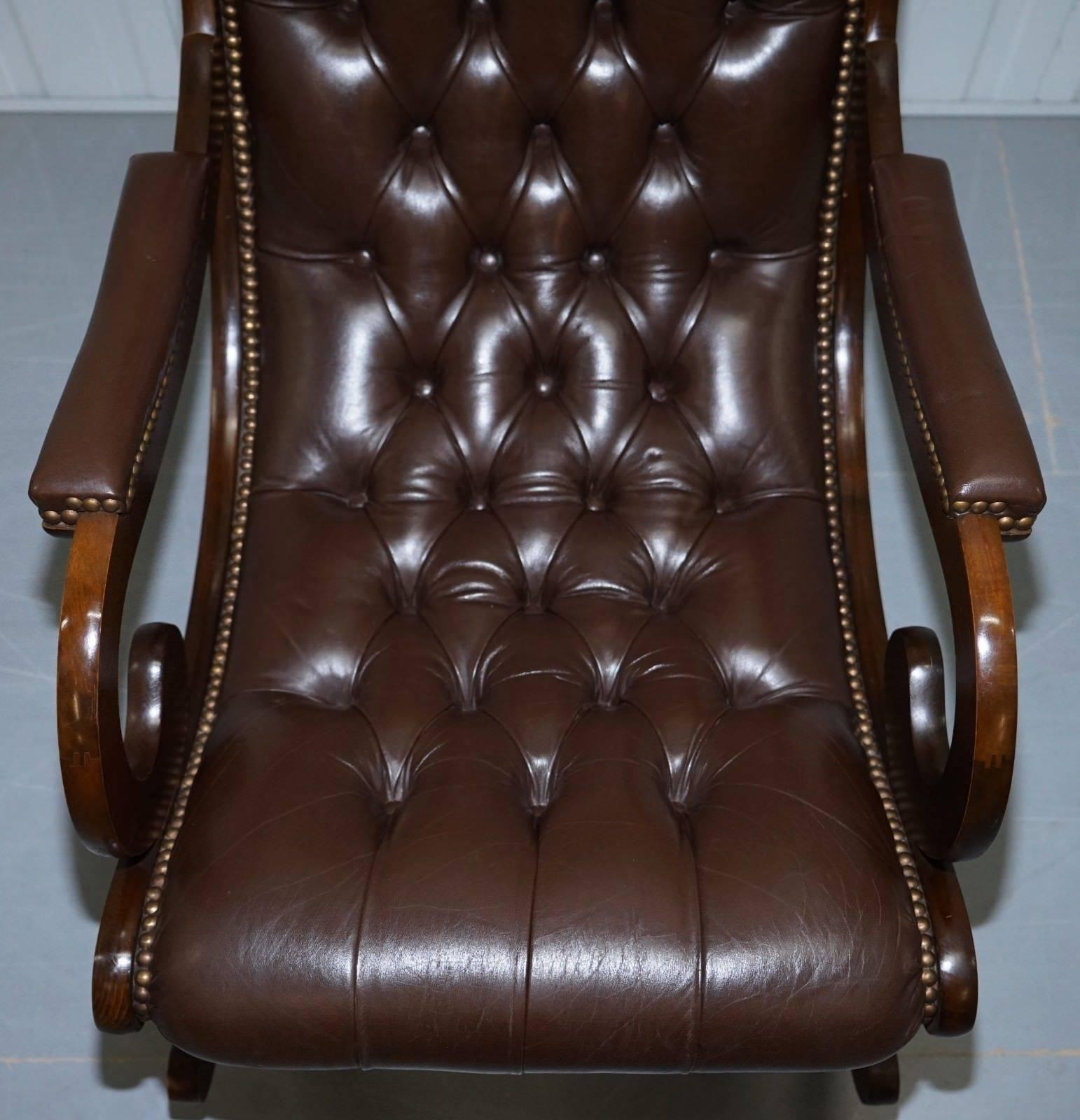 Paar braune Leder Chesterfield Slipper Schaukelsessel Bibliothek Lesen (Handgeschnitzt)