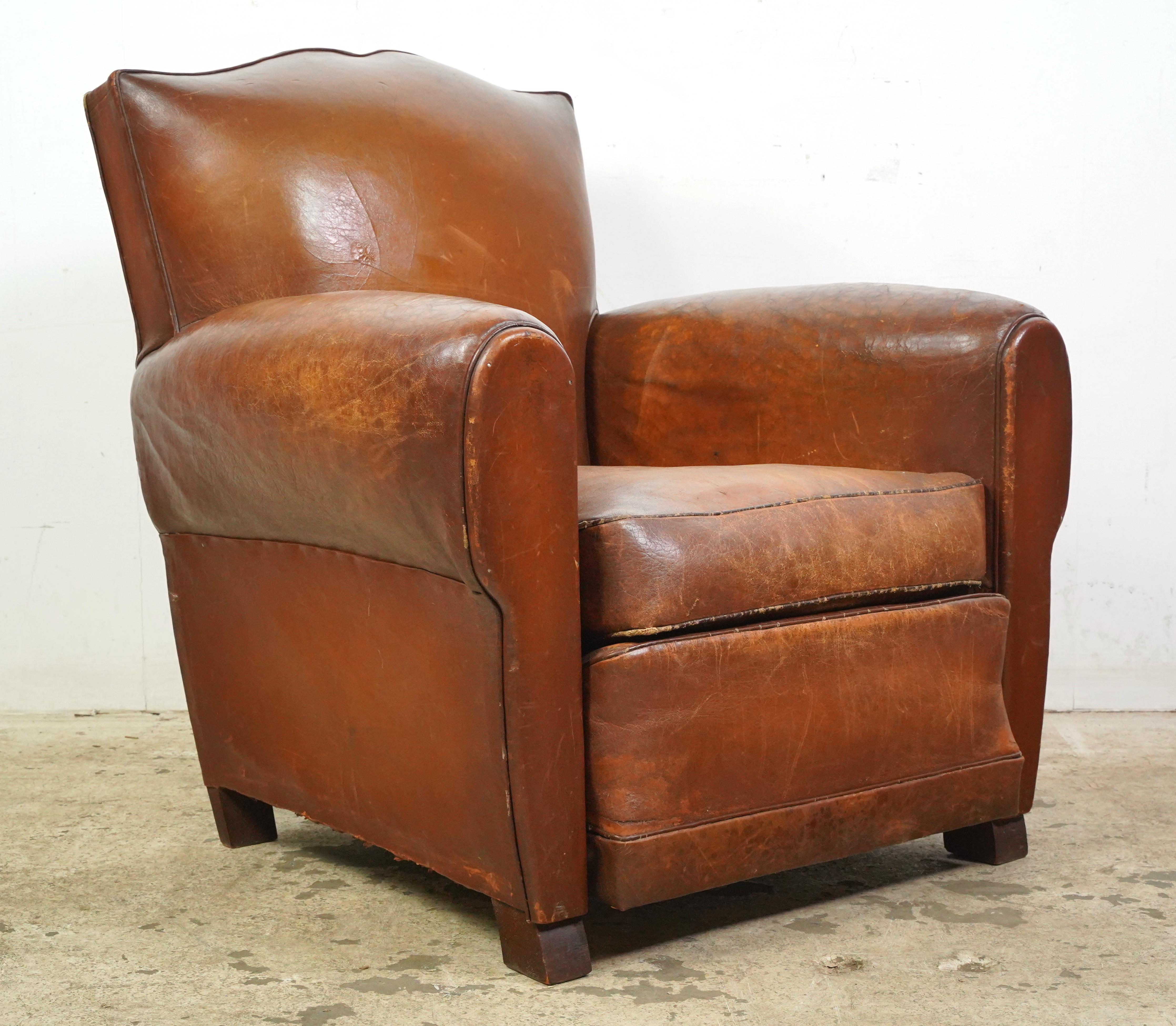 Pair of Brown Leather French Moustache Club Chairs In Good Condition For Sale In New York, NY