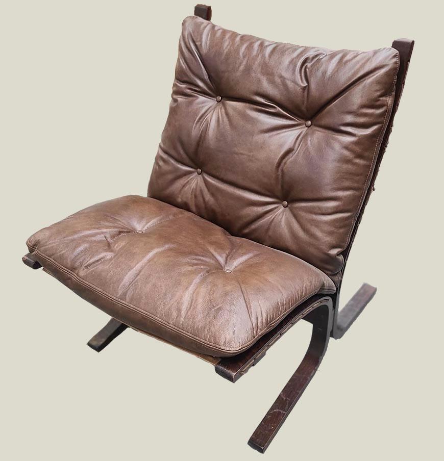 Mid-Century Modern Pair of Brown Leather Ingmar Relling Siesta Chairs For Sale