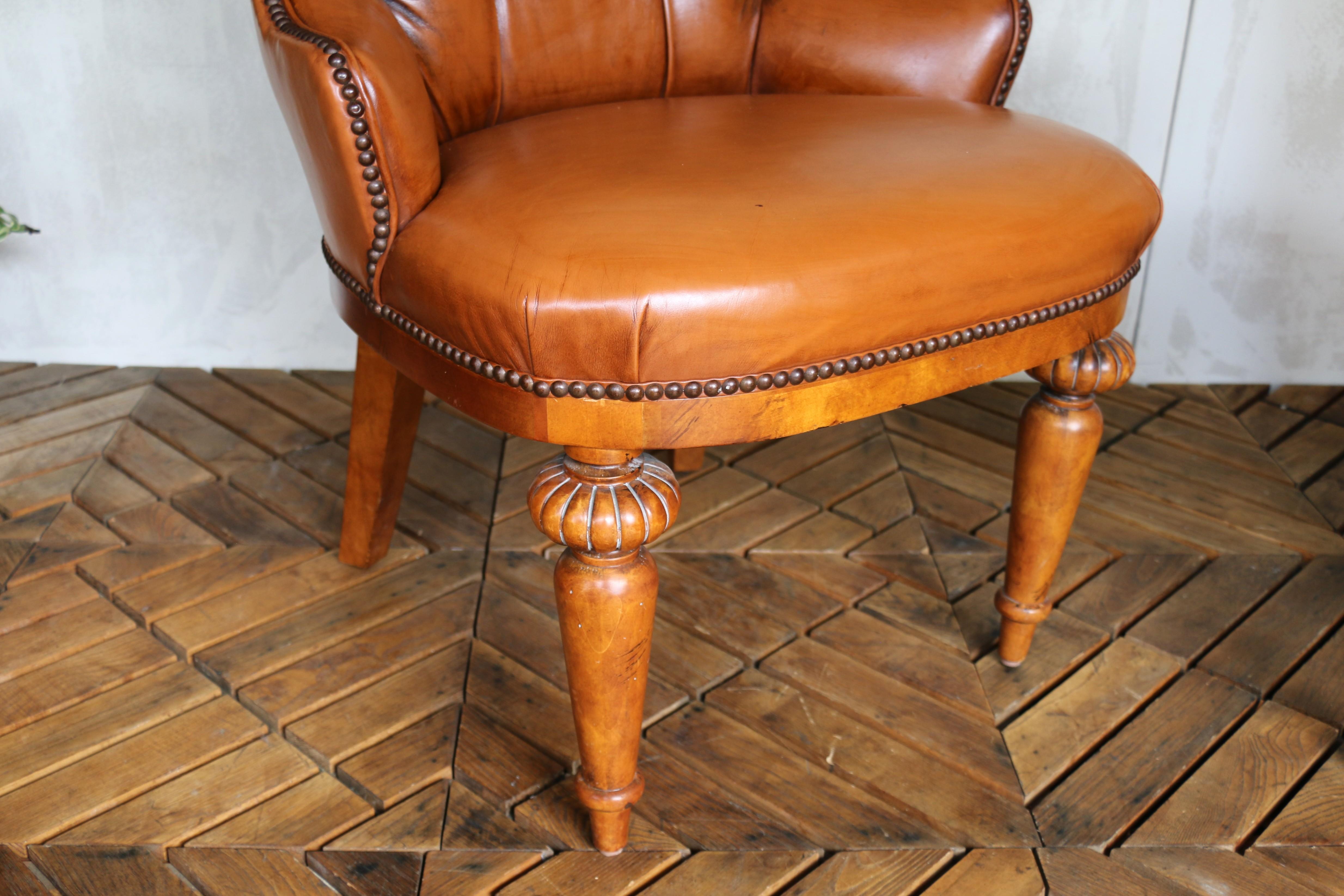 Paire de chaises d'appoint de bibliothèque en cuir brun capitonné par Century Furniture, années 1990 en vente 5