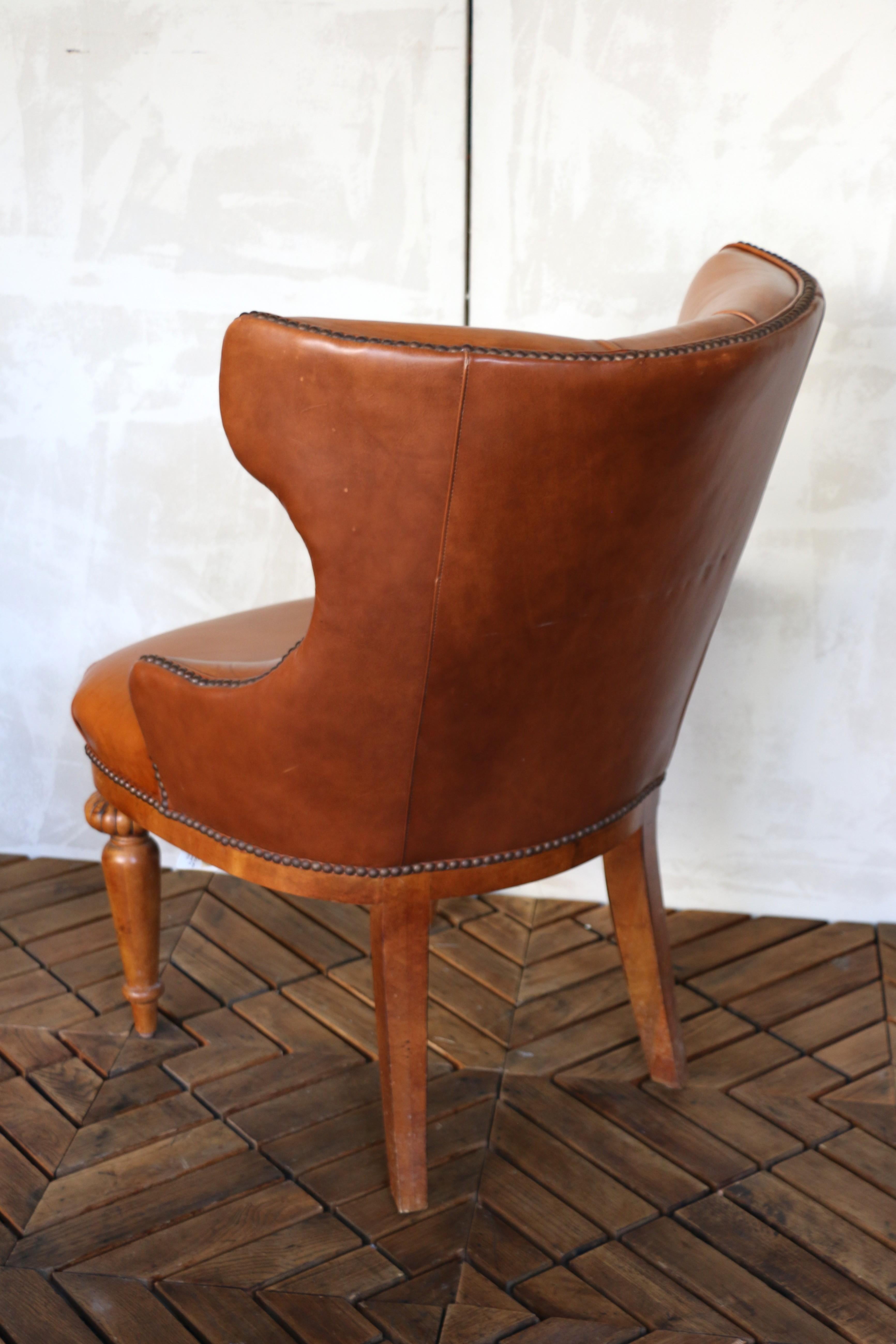 Paire de chaises d'appoint de bibliothèque en cuir brun capitonné par Century Furniture, années 1990 en vente 7