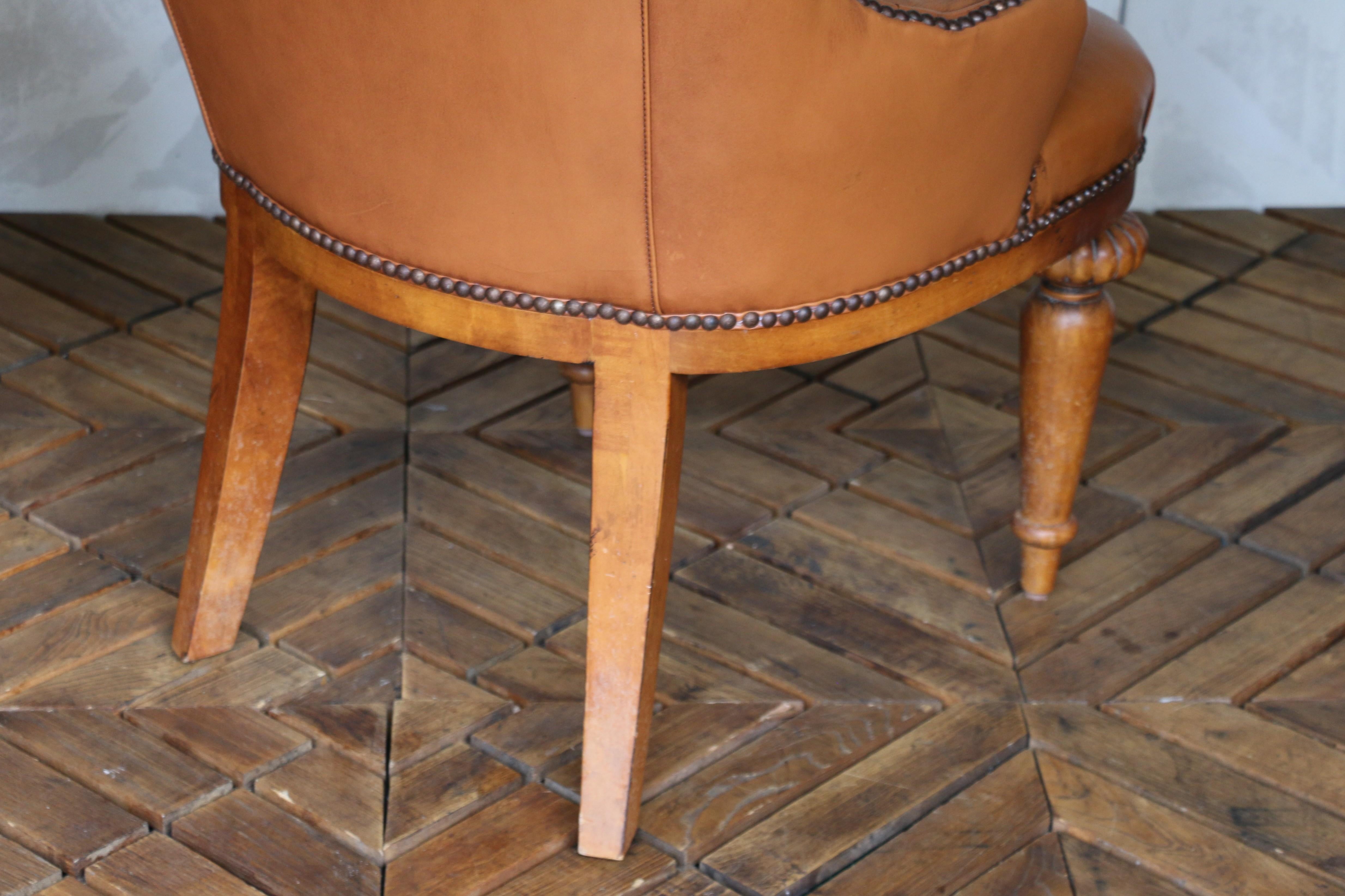 Paire de chaises d'appoint de bibliothèque en cuir brun capitonné par Century Furniture, années 1990 en vente 9