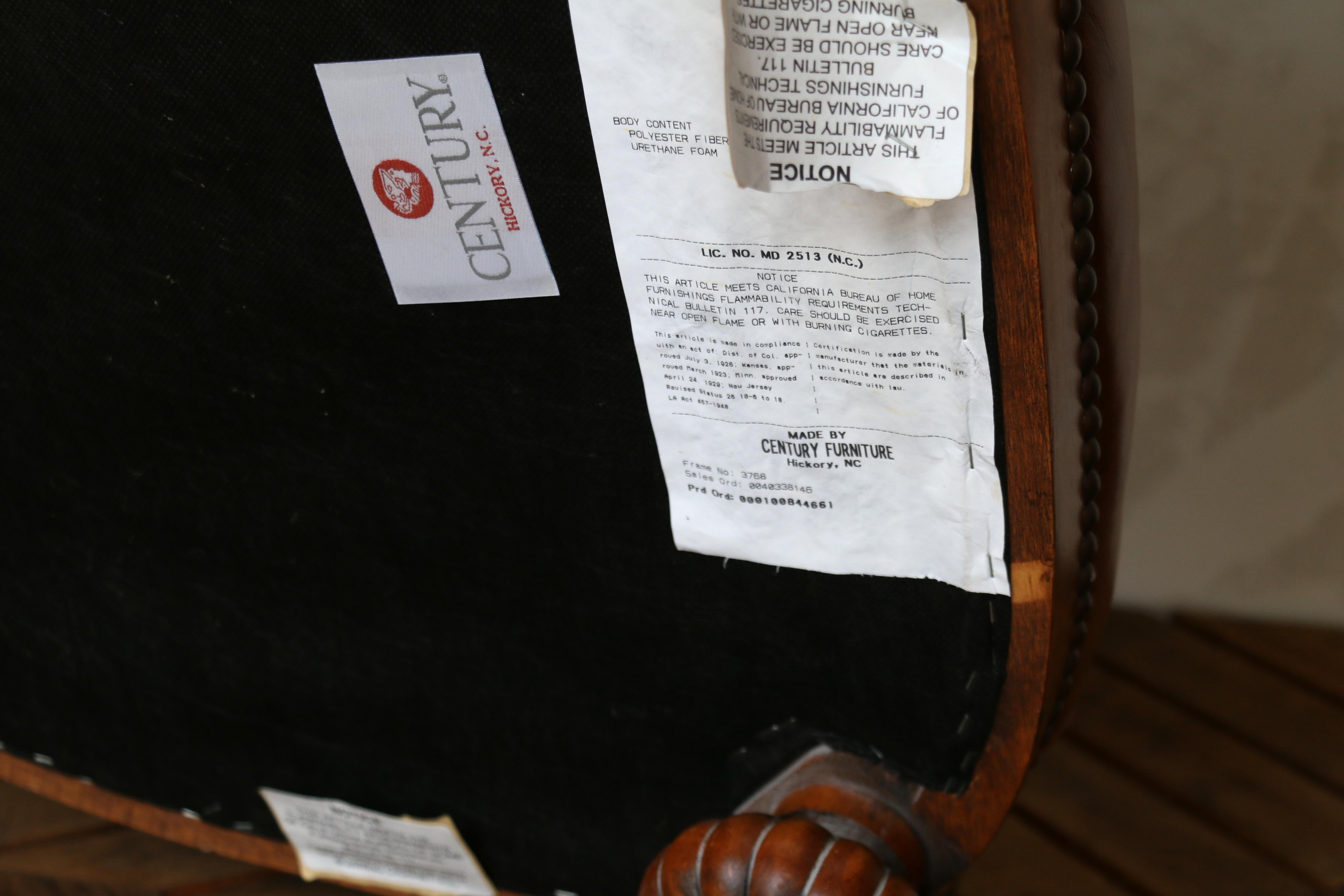 Paire de chaises d'appoint de bibliothèque en cuir brun capitonné par Century Furniture, années 1990 en vente 11