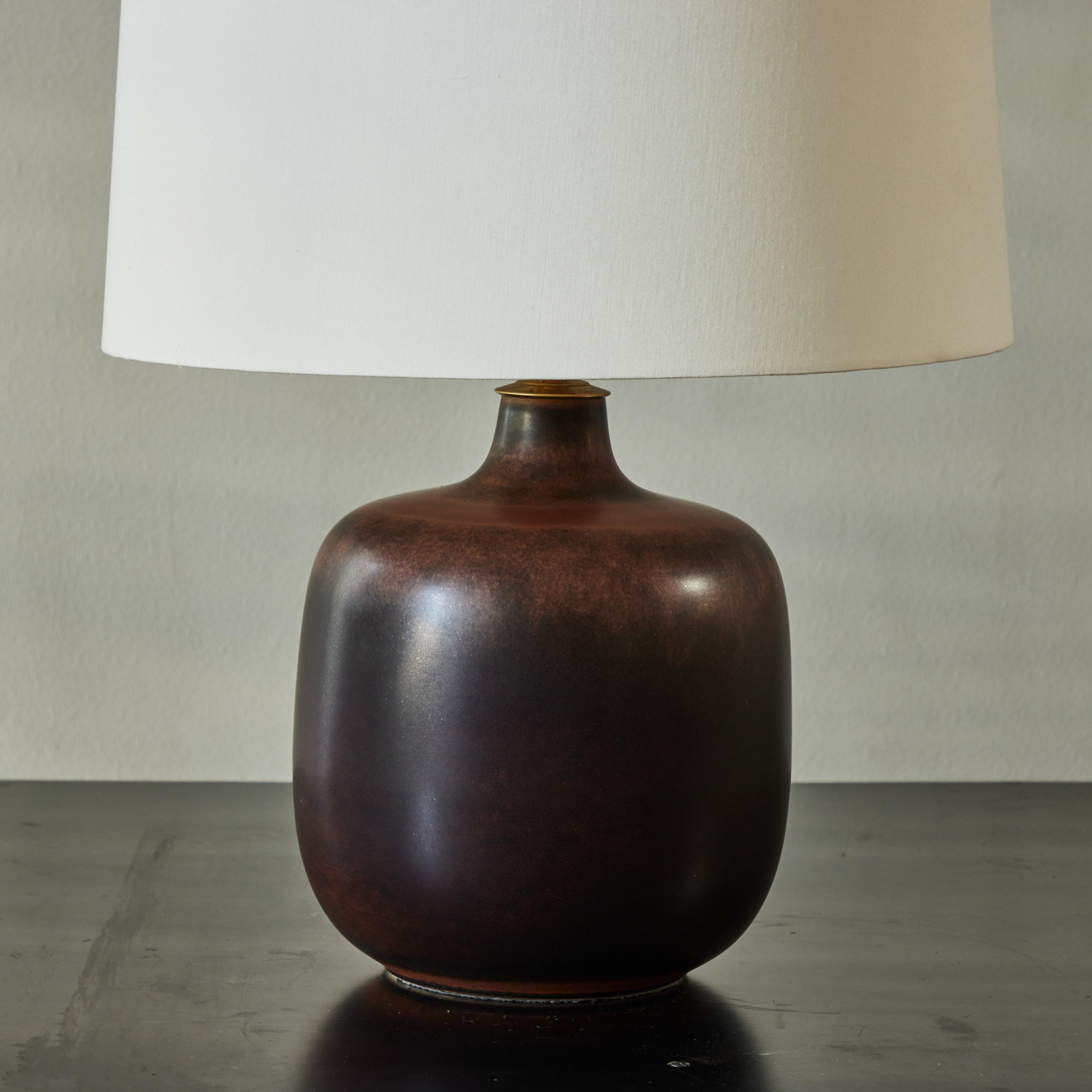 Pair of Brown Midcentury Glazed Ceramic Table Lamps In Good Condition In Los Angeles, CA