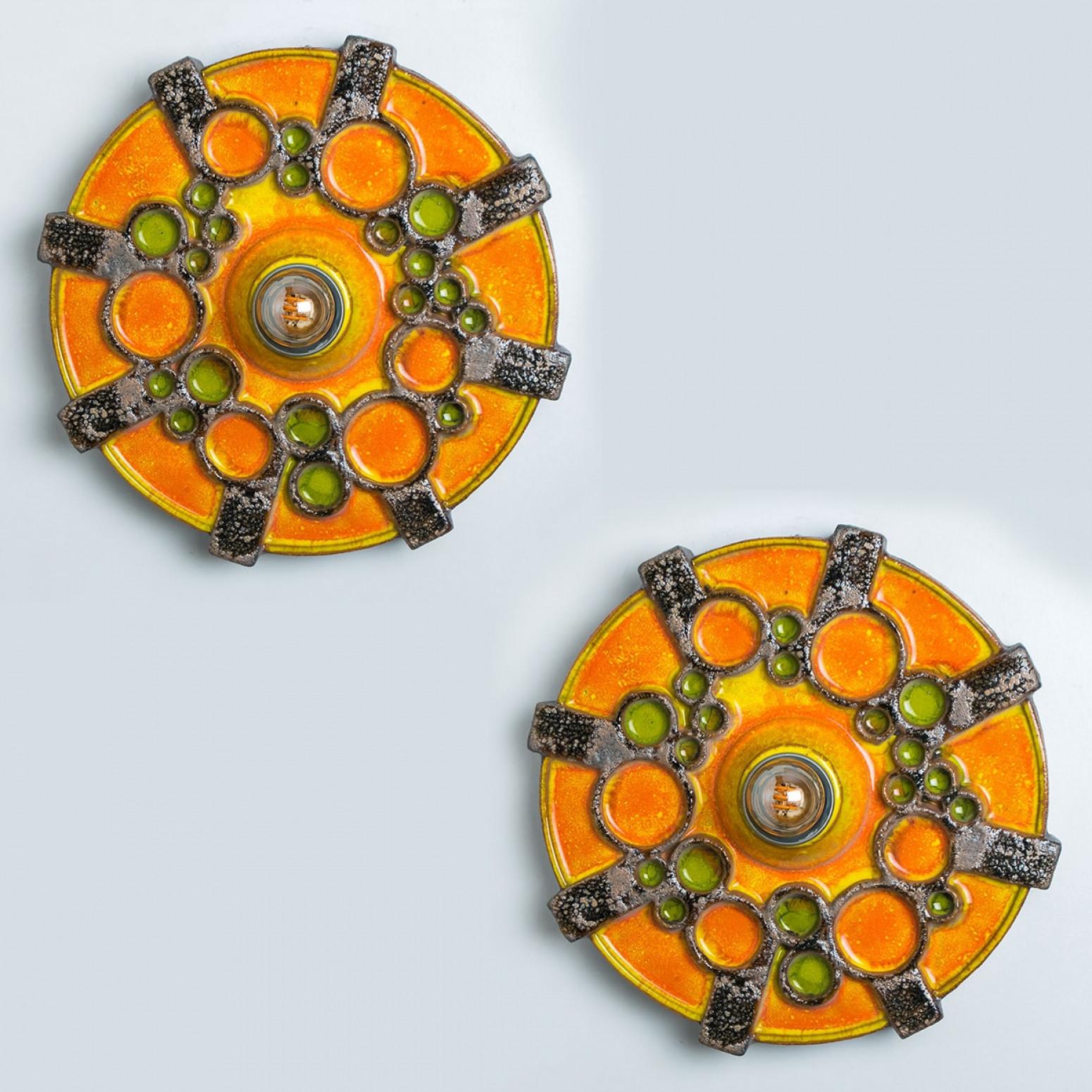 Mid-Century Modern Paire d'appliques en céramique marron, orange et verte, Allemagne, 1970 en vente