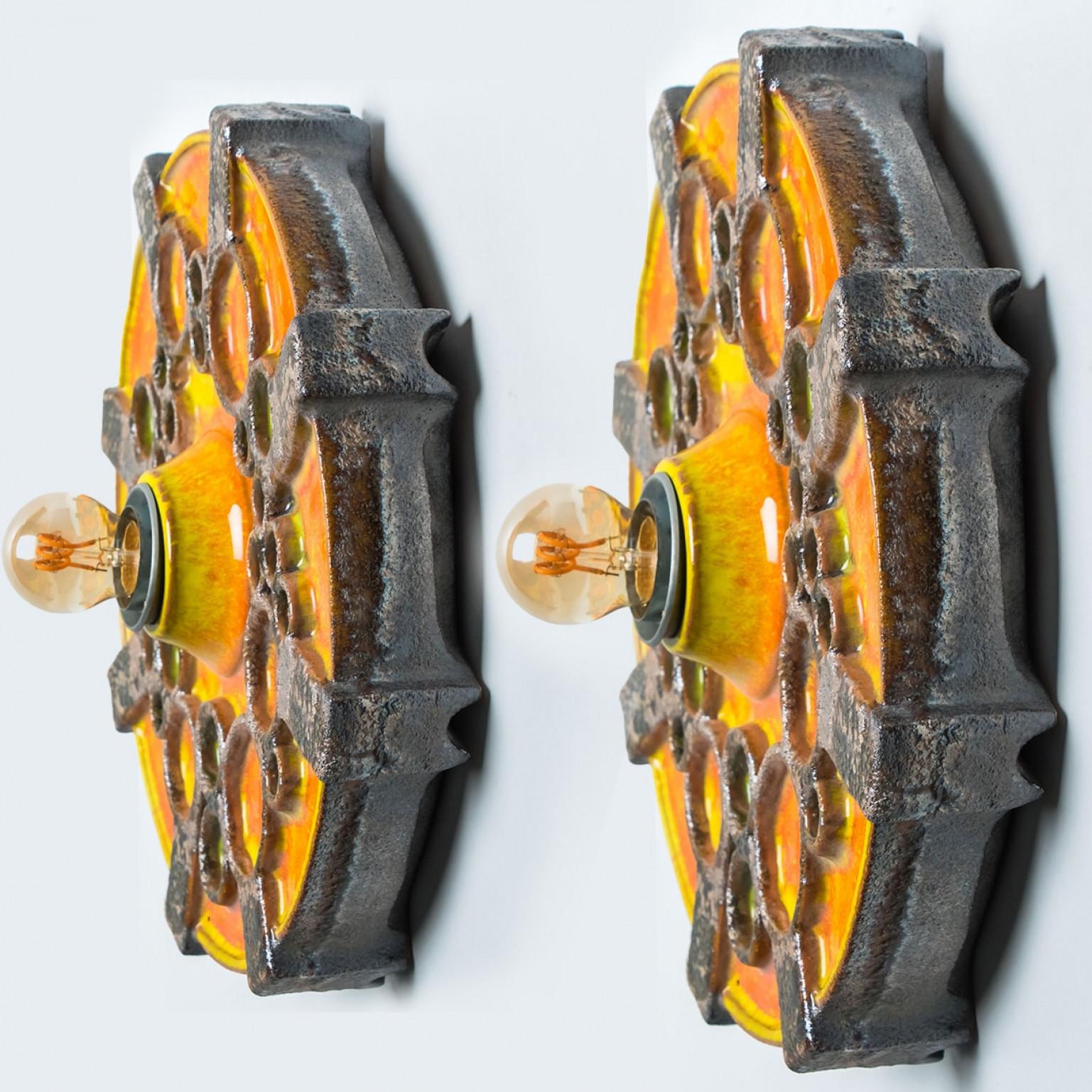 Allemand Paire d'appliques en céramique marron, orange et verte, Allemagne, 1970 en vente