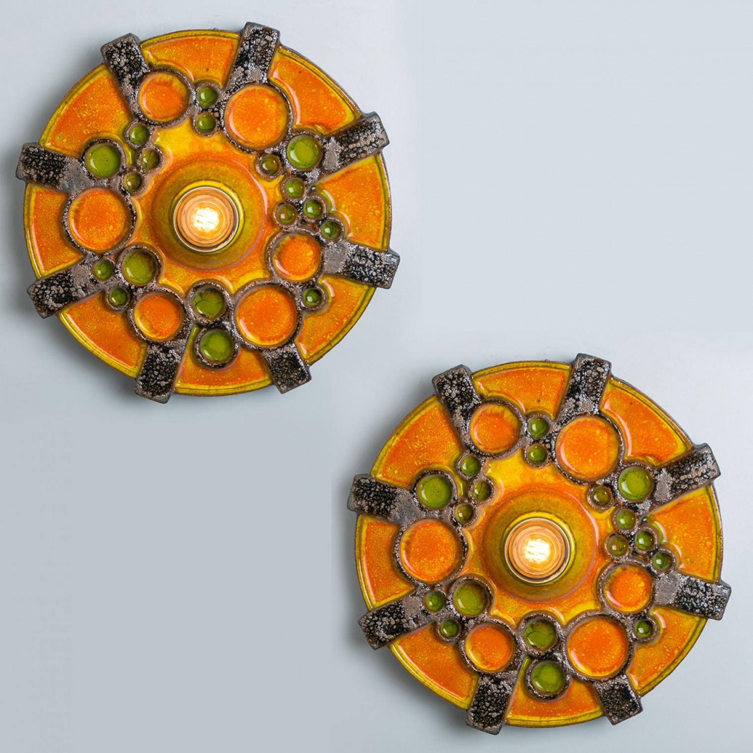 Paar braun-orange-grüne keramische Wandleuchten, Deutschland, 1970 im Angebot 7