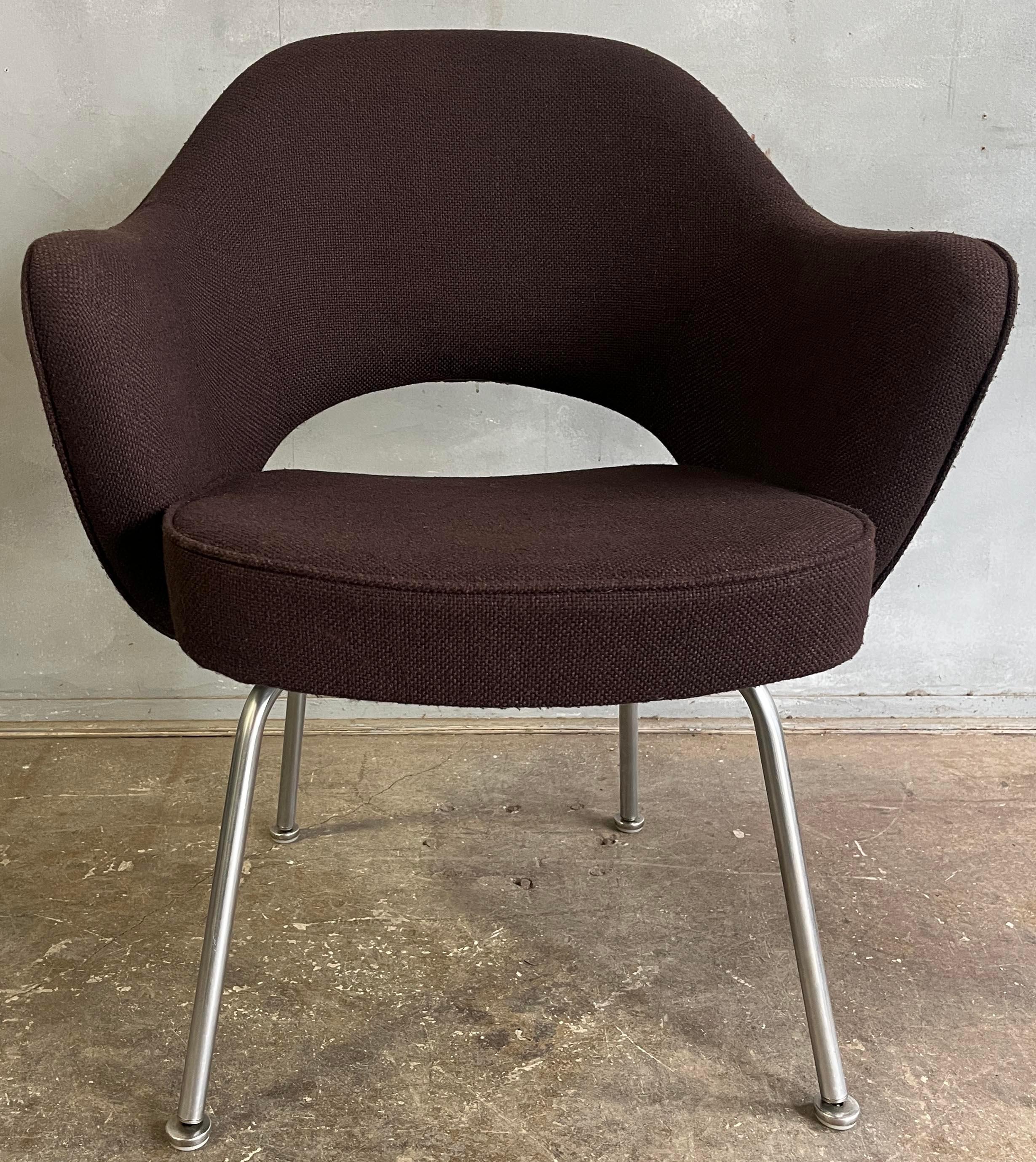 Pair of Brown Saarinen Executive / Dining Chairs or Knoll  For Sale 3
