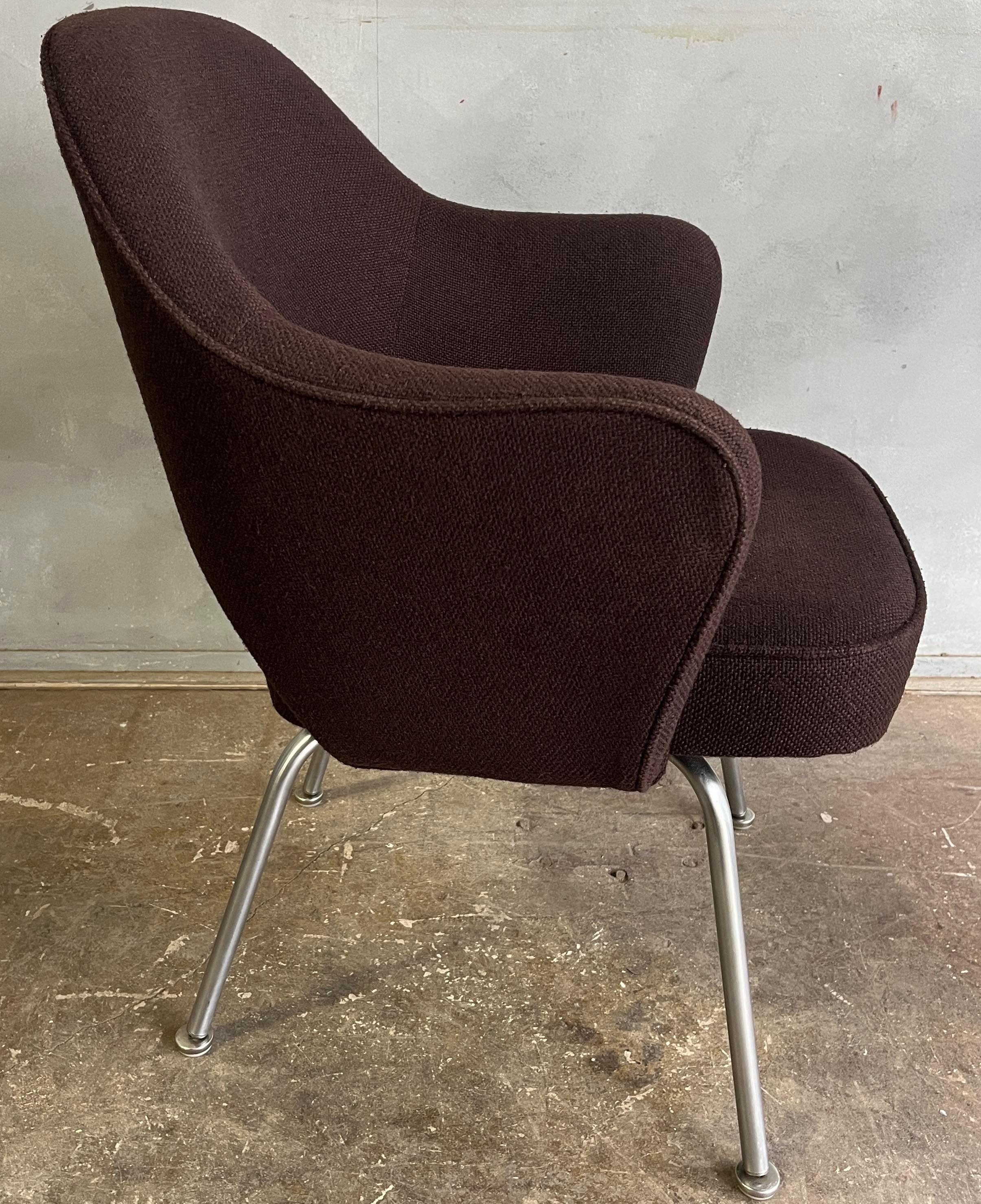 Pair of Brown Saarinen Executive / Dining Chairs or Knoll  For Sale 5