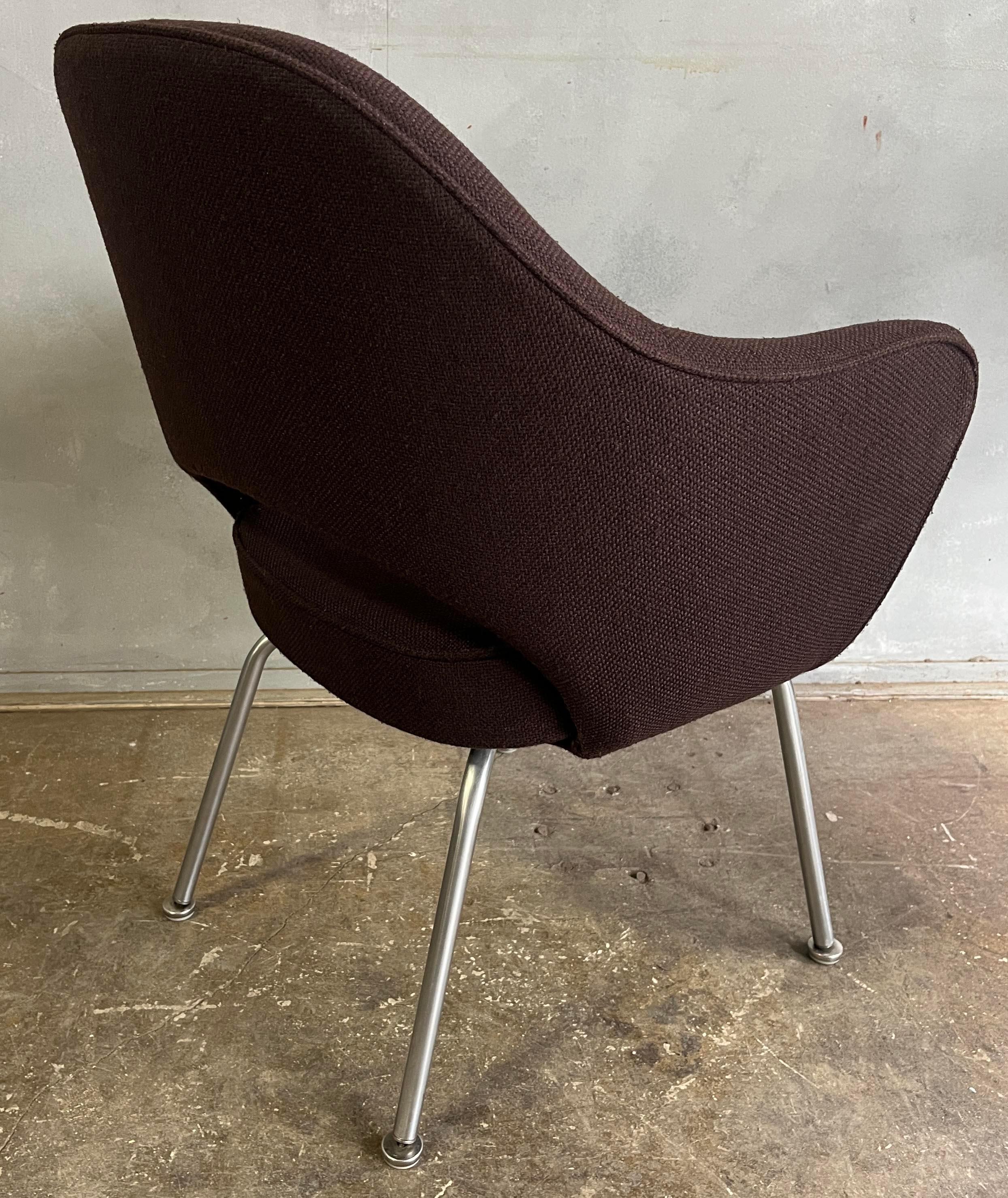 Pair of Brown Saarinen Executive / Dining Chairs or Knoll  For Sale 6