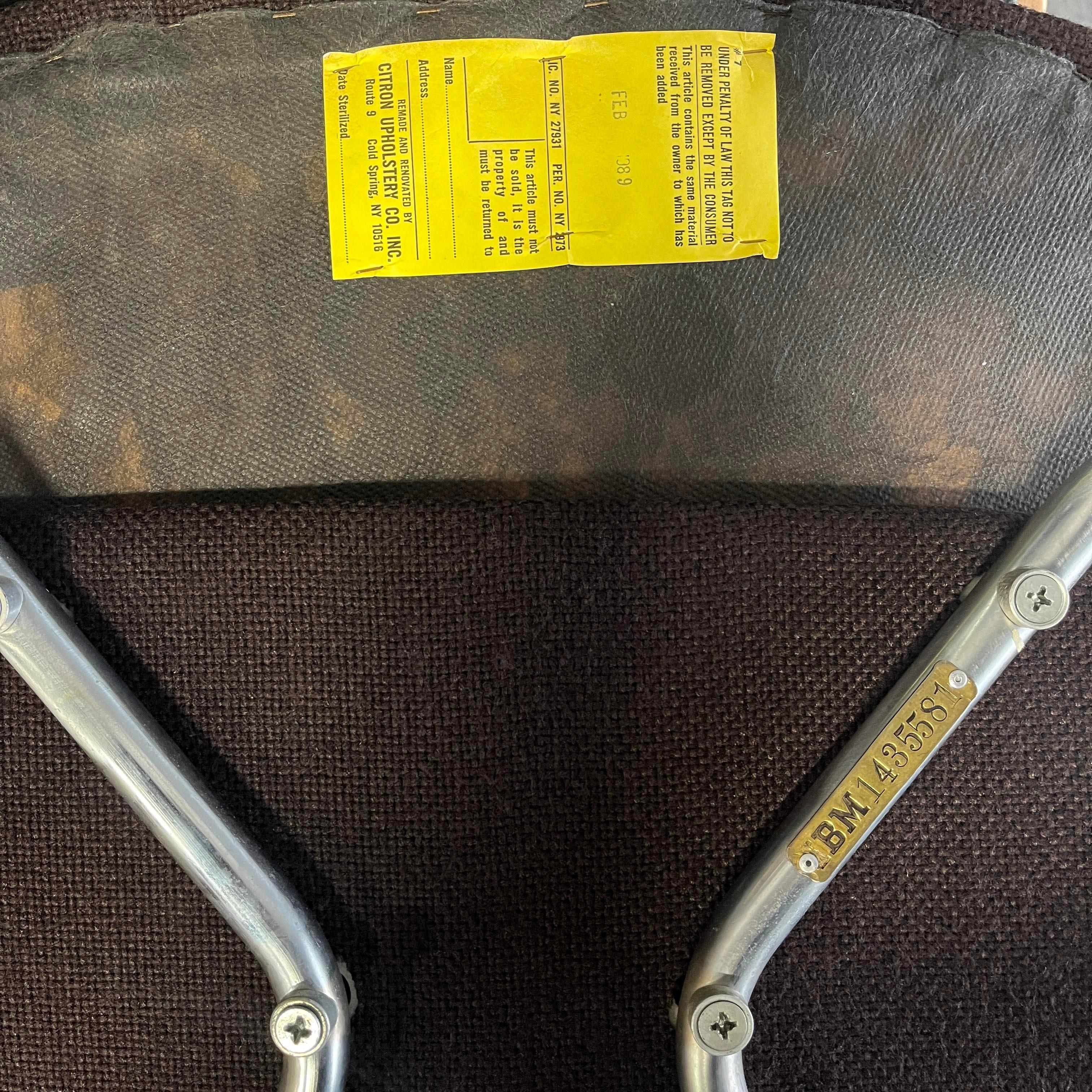 Coppia di sedie da pranzo direzionali Saarinen marrone o Knoll in vendita 8