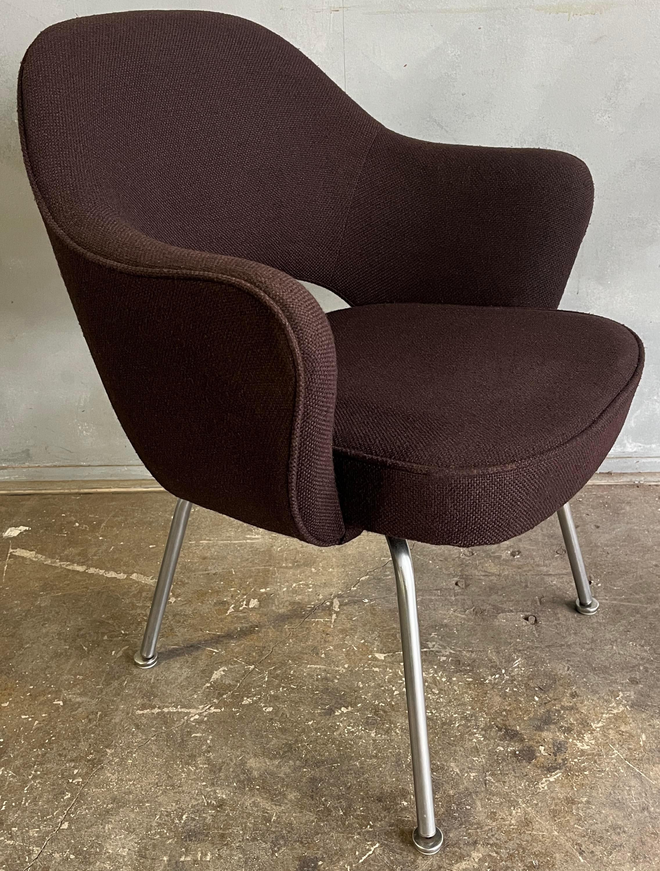 Mid-Century Modern Pair of Brown Saarinen Executive / Dining Chairs or Knoll  For Sale