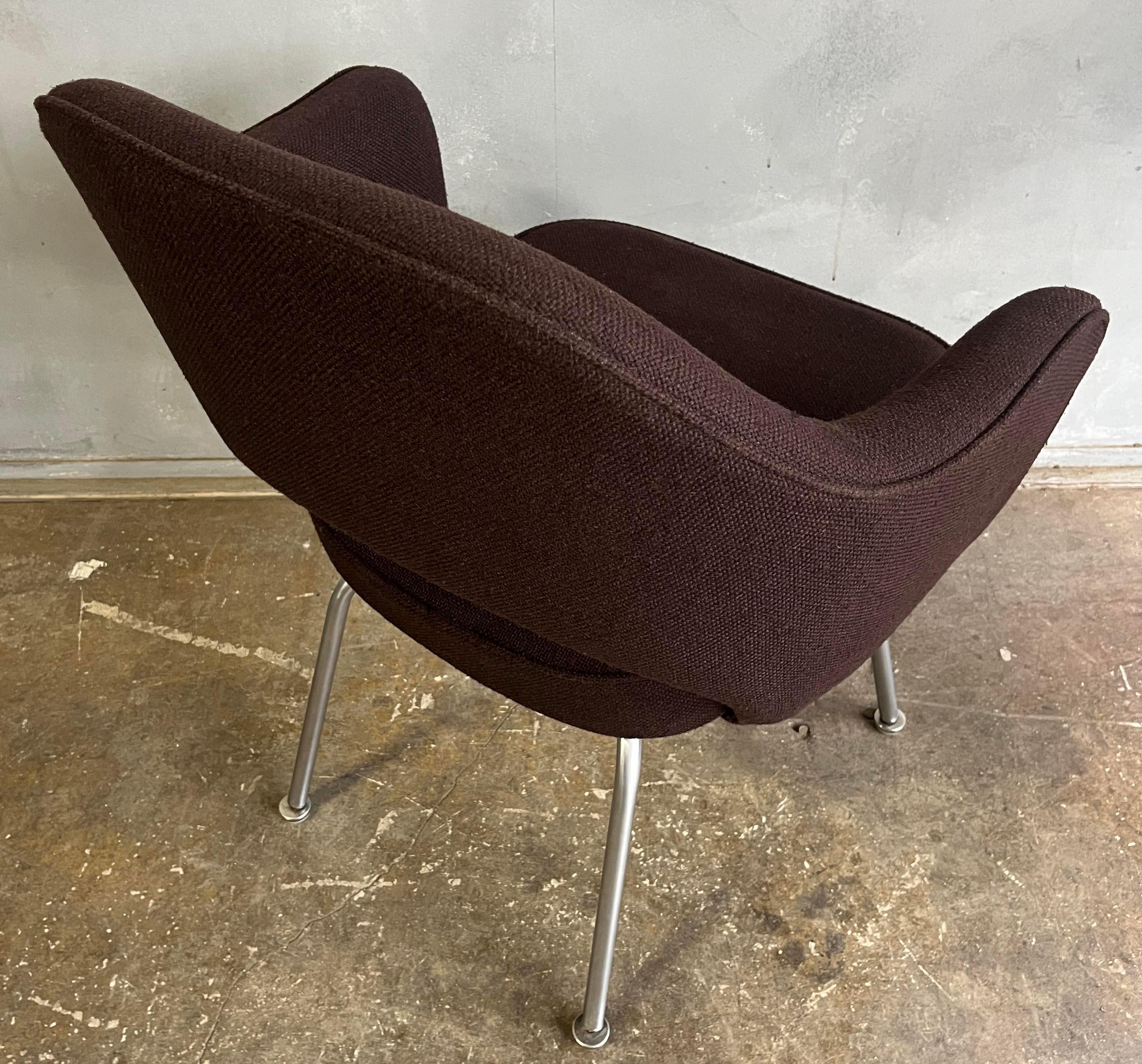 20th Century Pair of Brown Saarinen Executive / Dining Chairs or Knoll  For Sale