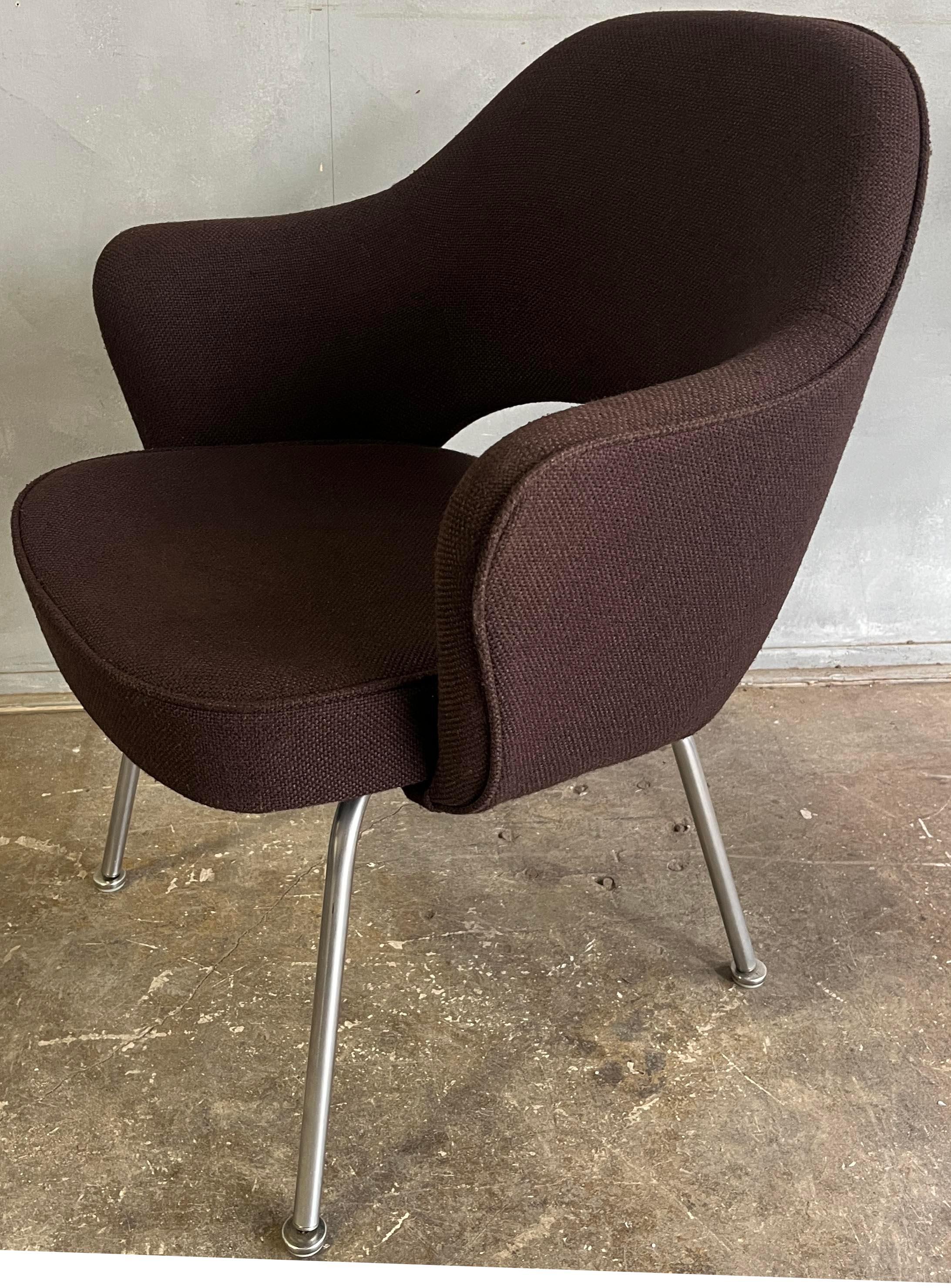 Pair of Brown Saarinen Executive / Dining Chairs or Knoll  For Sale 1