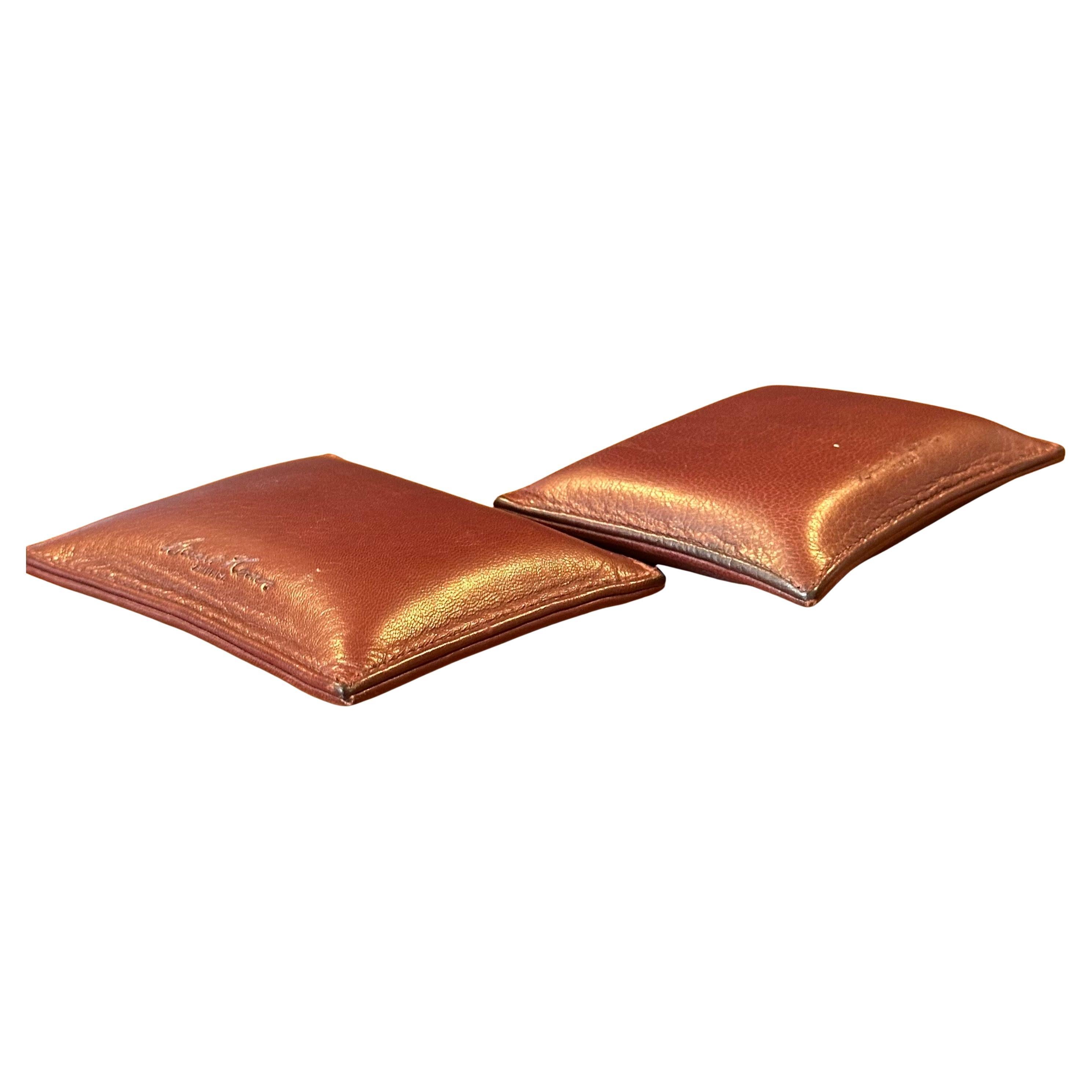 Ein Paar Brown Stitched Leather Paperweights von Stuart Kern im Angebot 2
