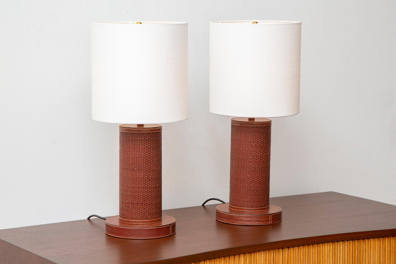 Pair of brown stitched leather table lamps, France 1970's
Leather is stitched and weaved
Newly wired to American standard
Note in the style of Jacques Adnet or Dupre-Lafon
16' High to the socket
Ready to ship now from our showroom in Miami.